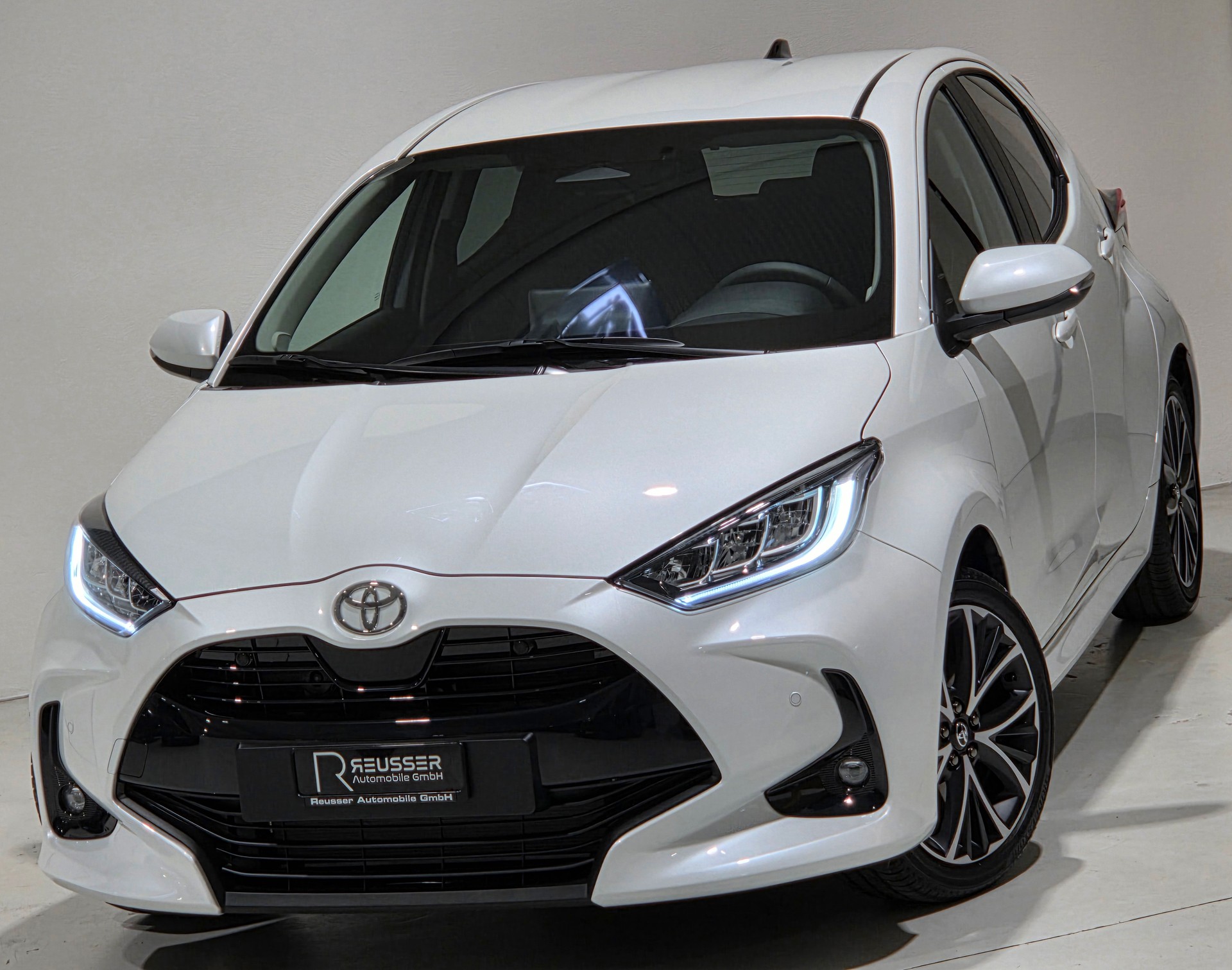 TOYOTA Yaris 1,5 VVT-i HSD CVT Teamplayer