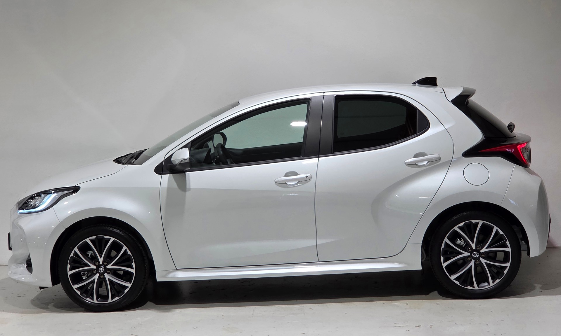 TOYOTA Yaris 1,5 VVT-i HSD CVT Teamplayer-showroom-element-1