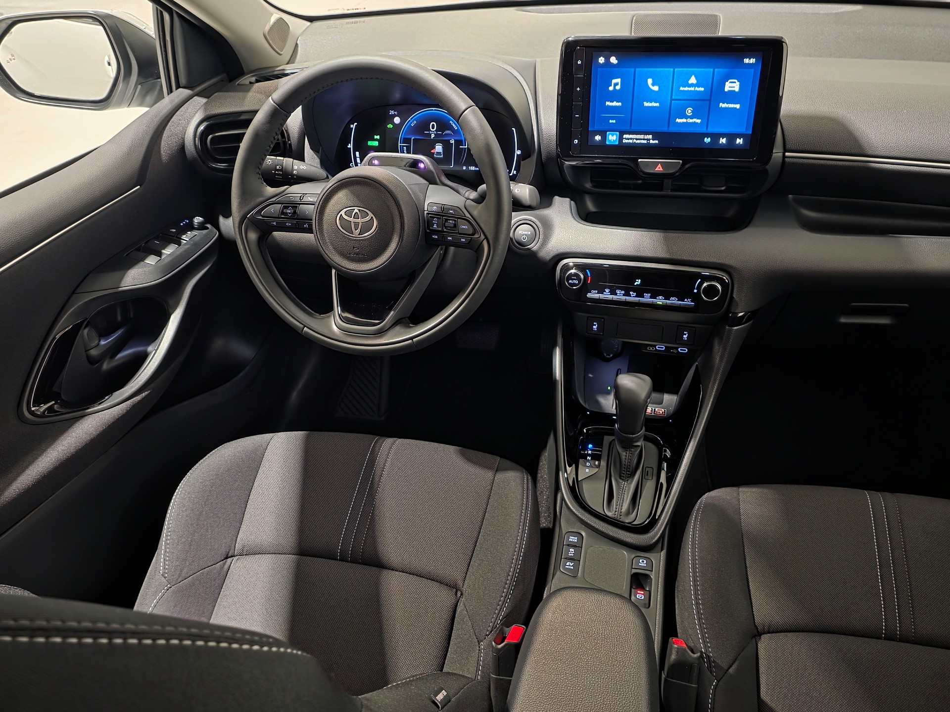 TOYOTA Yaris 1,5 VVT-i HSD CVT Teamplayer-image-6