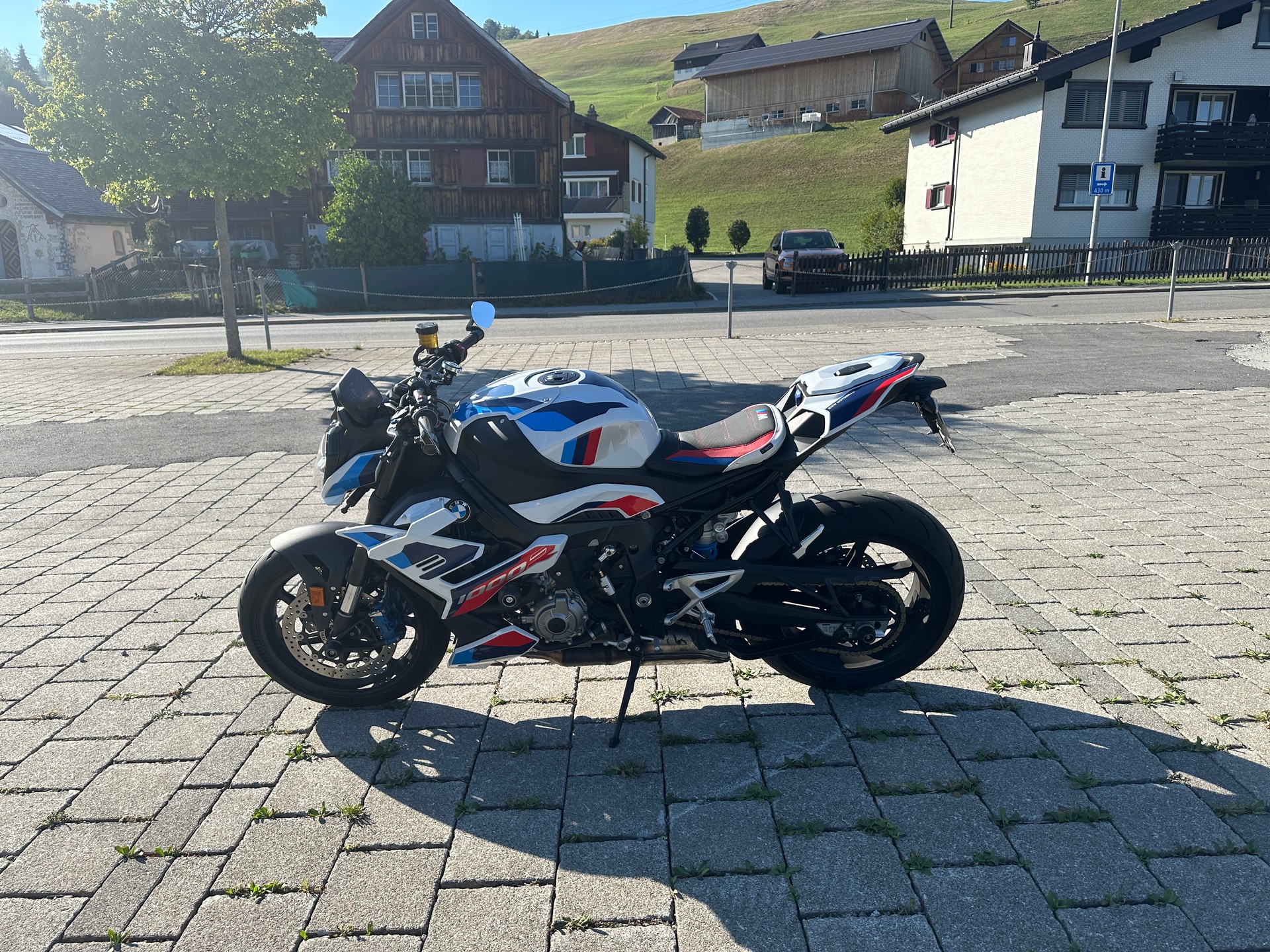 BMW M 1000 R-image-2