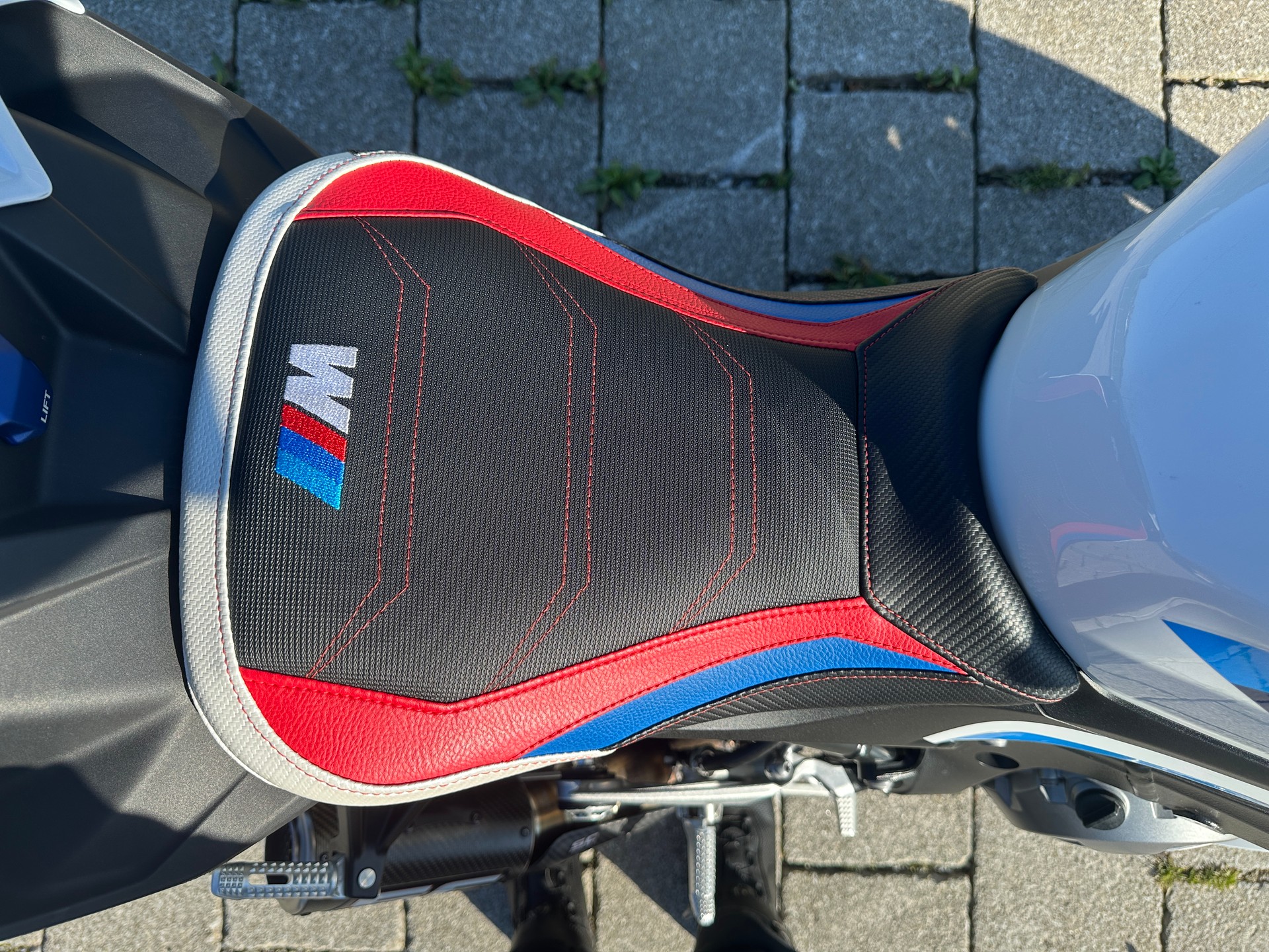 BMW M 1000 R-image-4