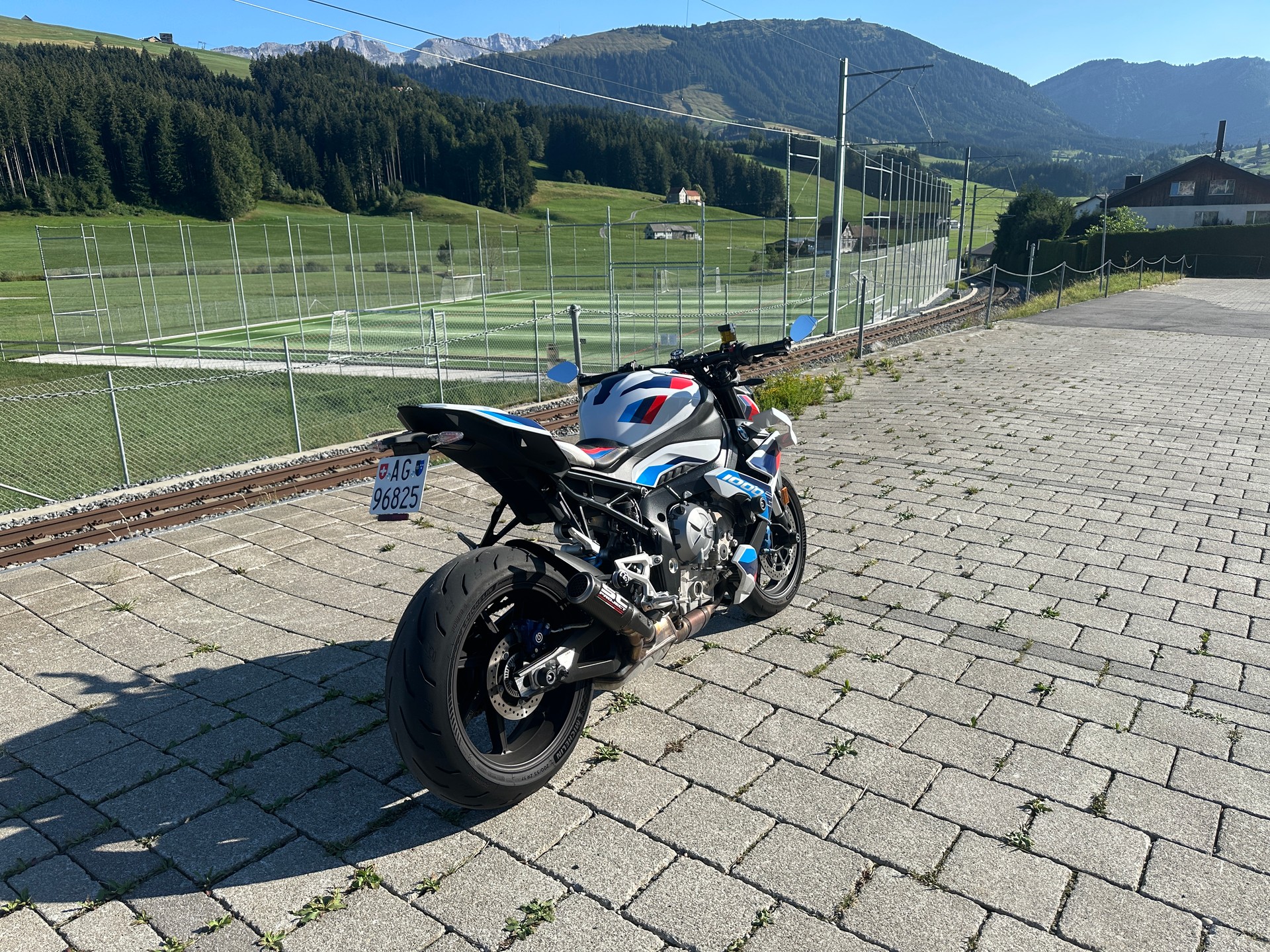 BMW M 1000 R-image-1