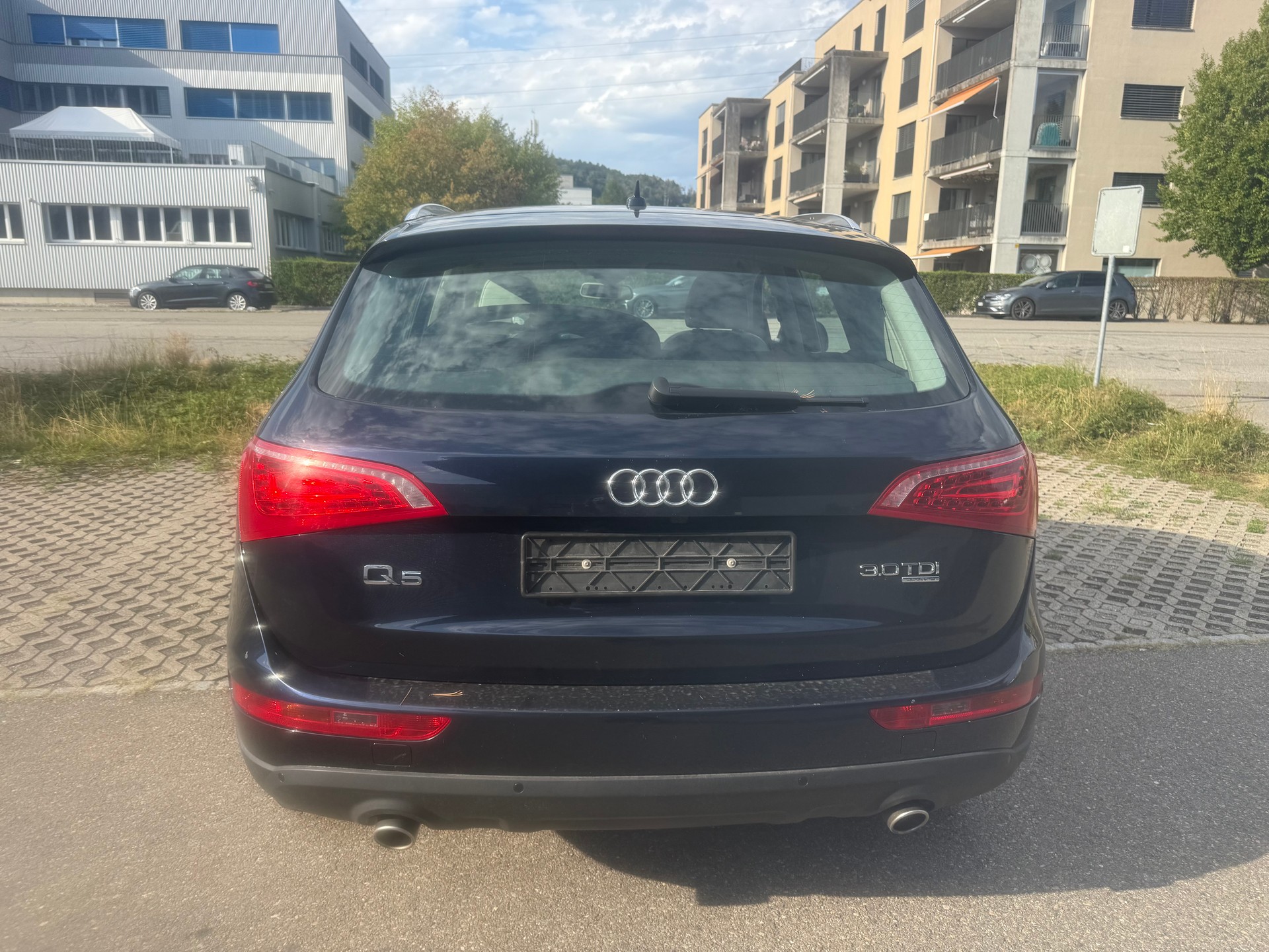 AUDI Q5 3.0 TDI quattro S-tronic-image-2