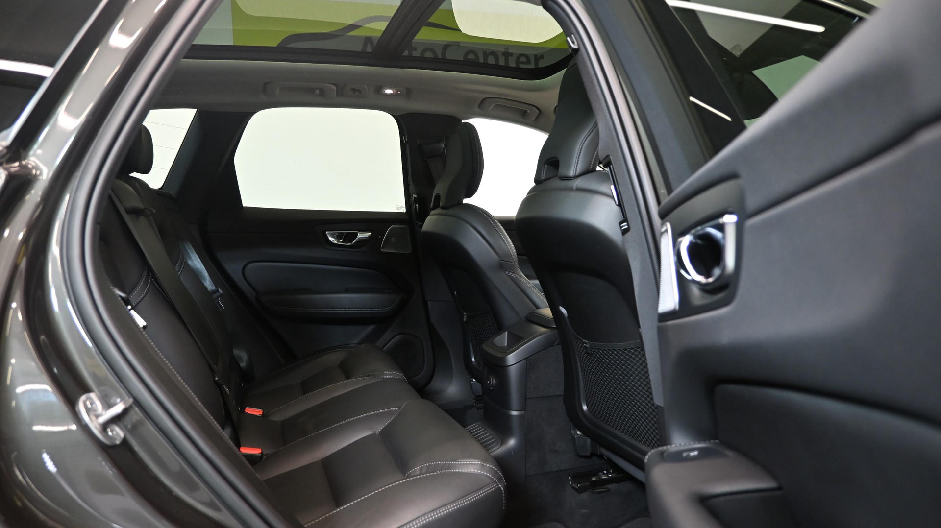 VOLVO XC60 T8 eAWD PluginHybrid Inscription Geartronic-image-6