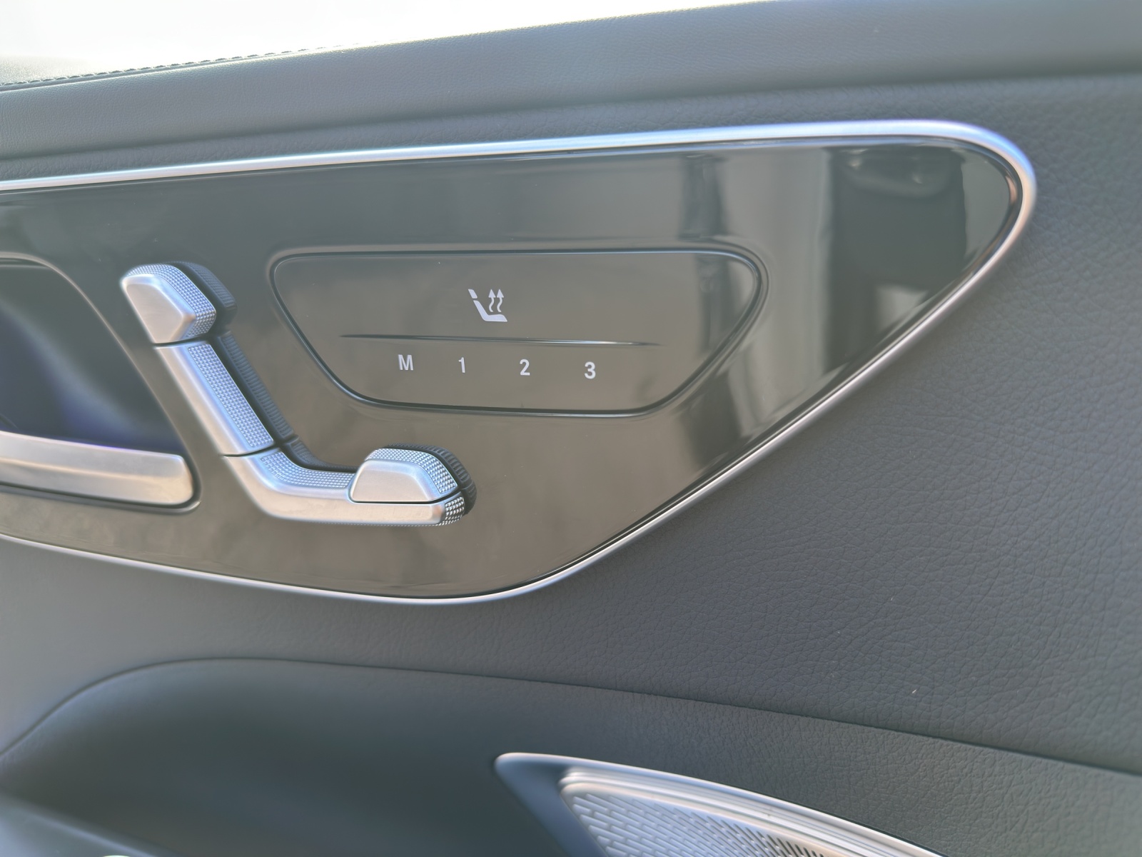 MERCEDES-BENZ C 300 T-image-15