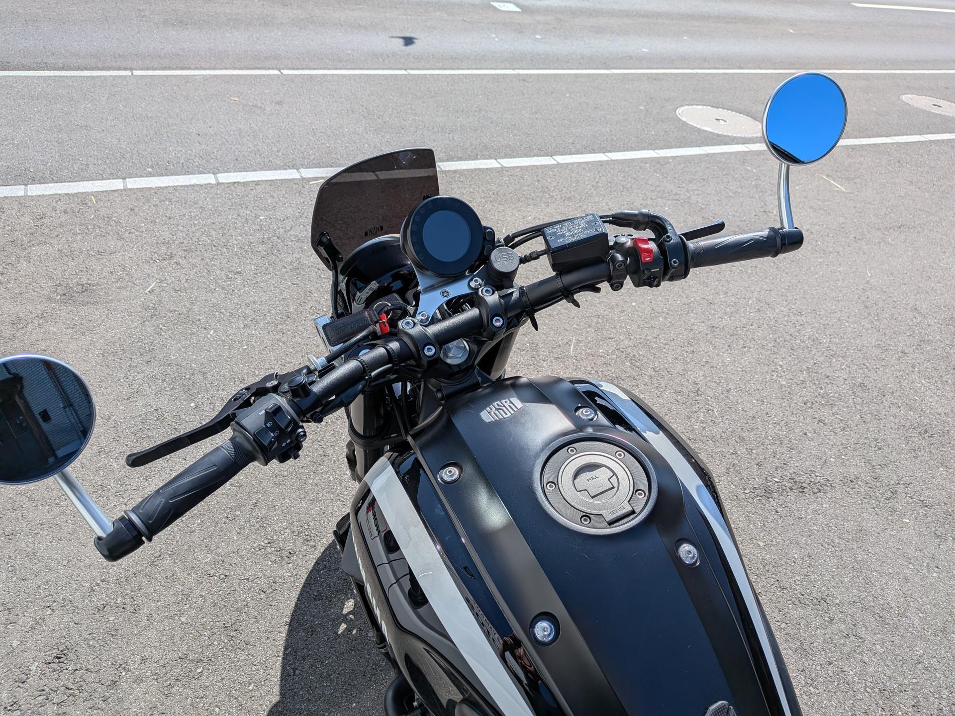 YAMAHA XSR 900-image-2