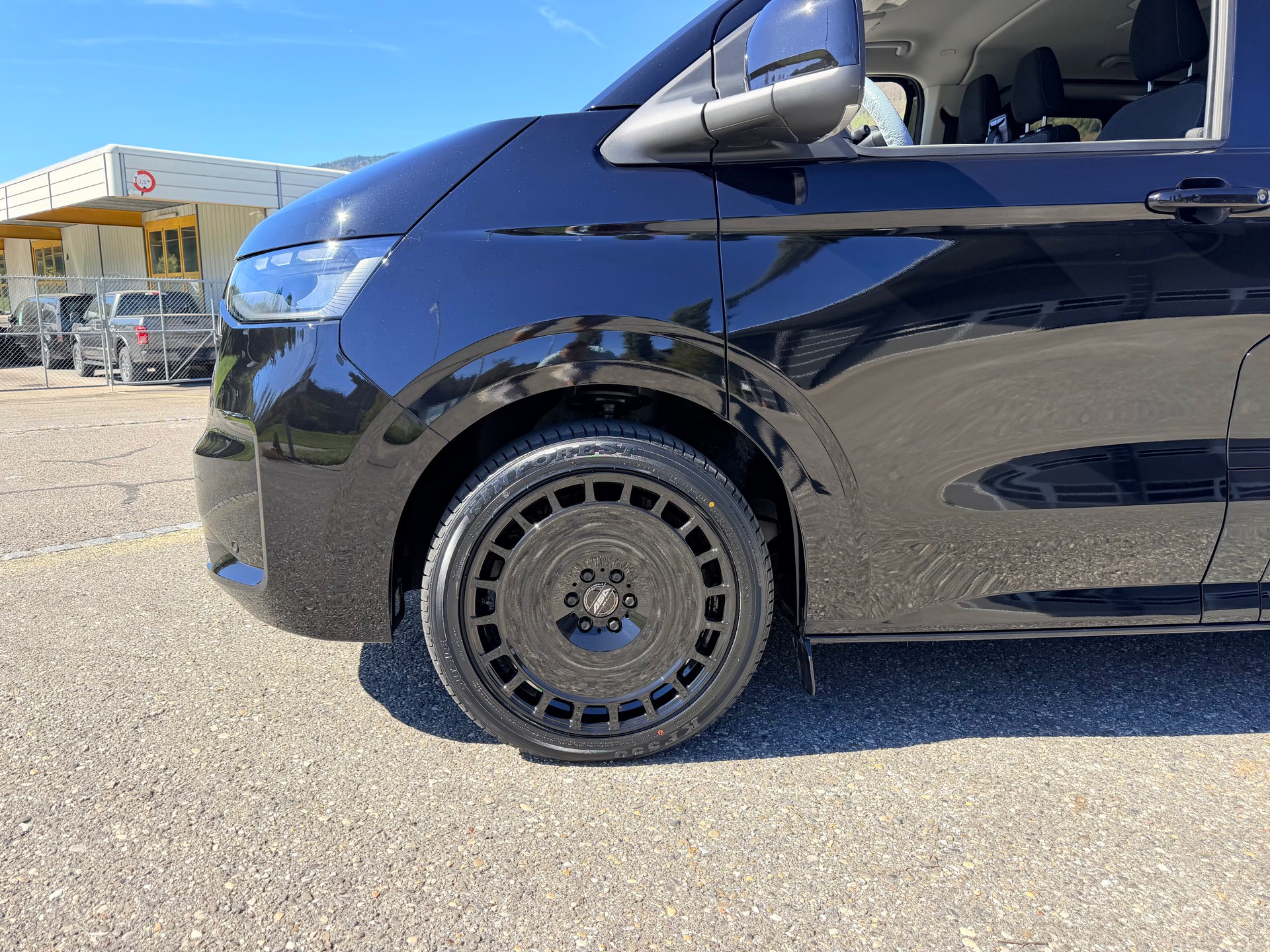 VW 4X4 "LANG CARAVELLE" 9 PLÄTZER. 2.0 TDI LWB 4 MOTION AUTOMAT. CH WAGEN 5 TÜRIG.-image-24