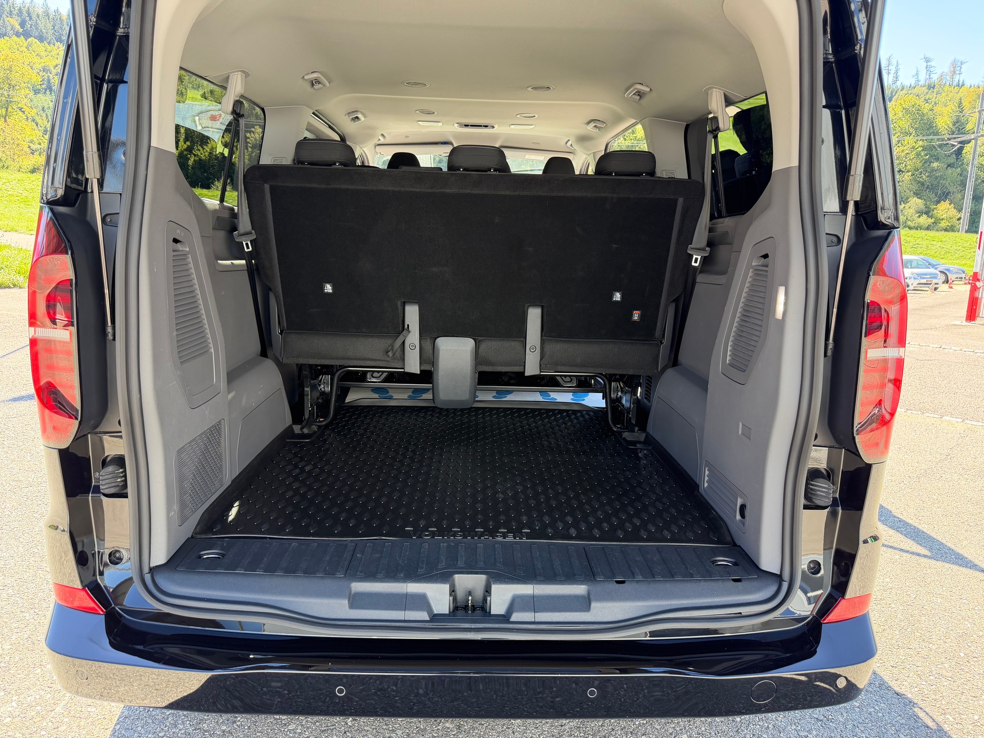 VW 4X4 "LANG CARAVELLE" 9 PLÄTZER. 2.0 TDI LWB 4 MOTION AUTOMAT. CH WAGEN 5 TÜRIG.-image-9