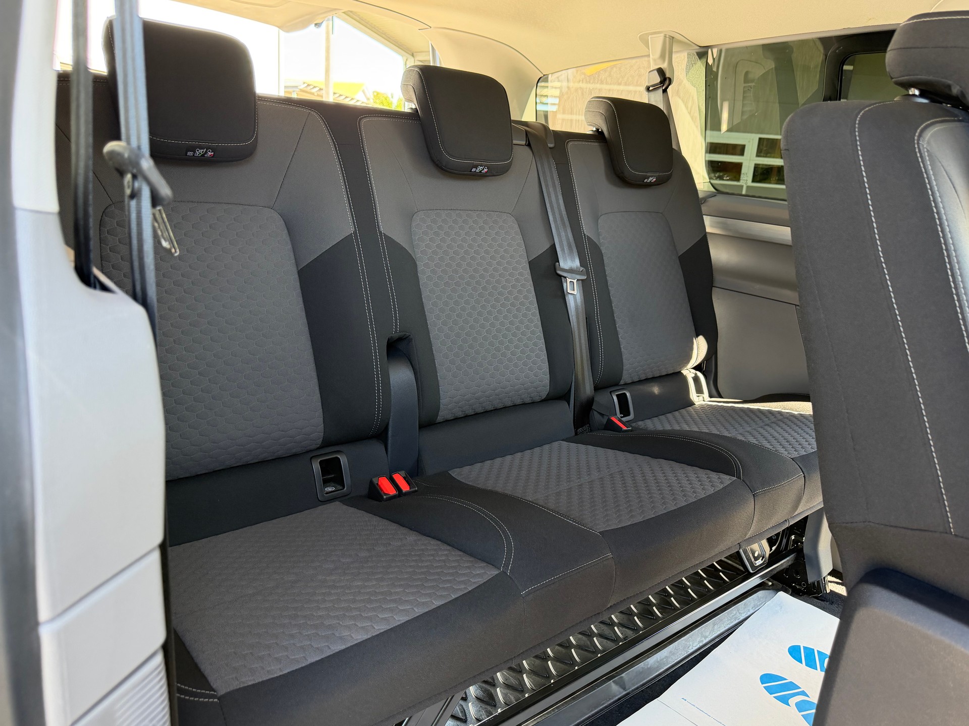 VW 4X4 "LANG CARAVELLE" 9 PLÄTZER. 2.0 TDI LWB 4 MOTION AUTOMAT. CH WAGEN 5 TÜRIG.-image-8