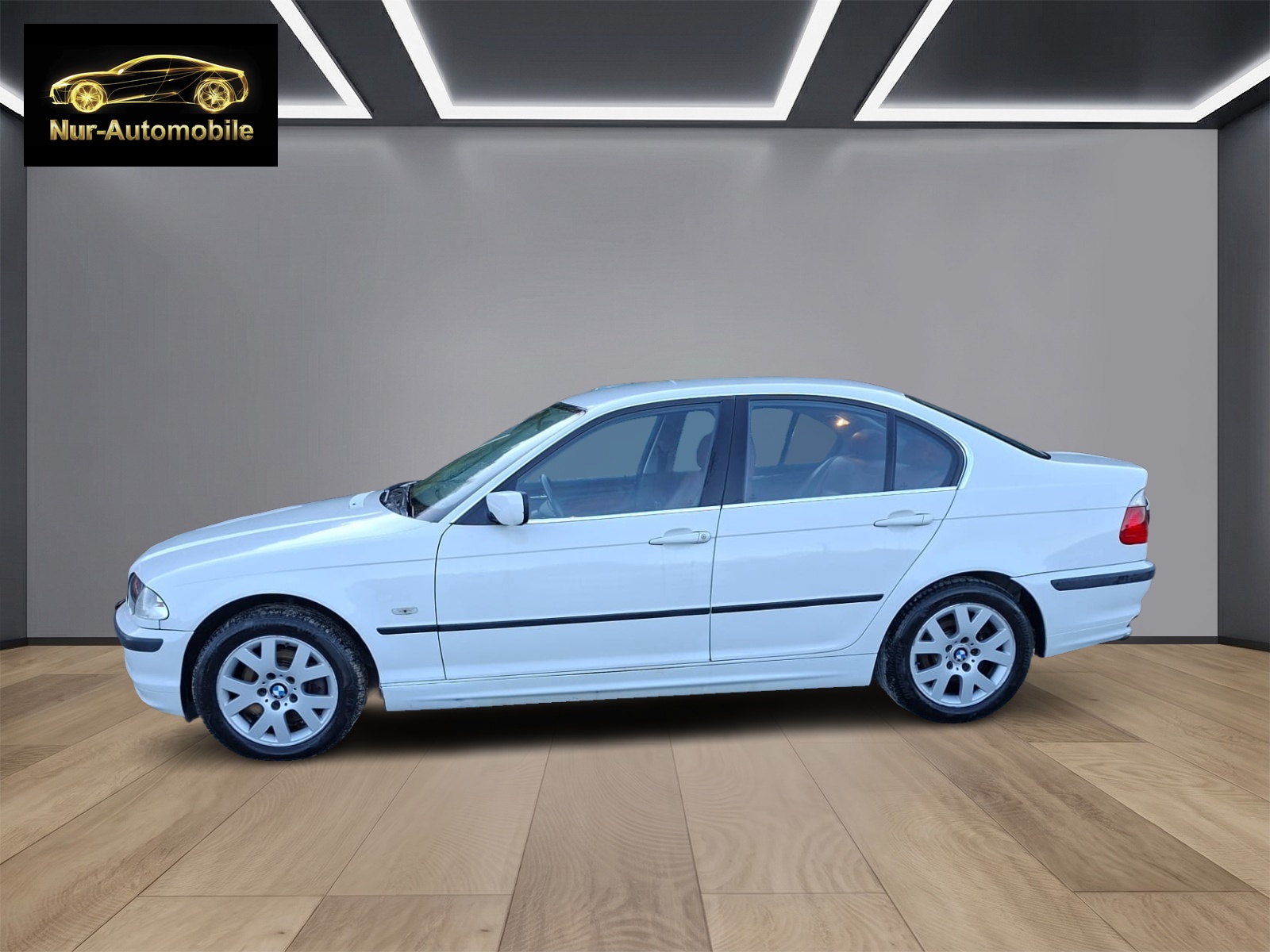 BMW 325xi-showroom-element-1