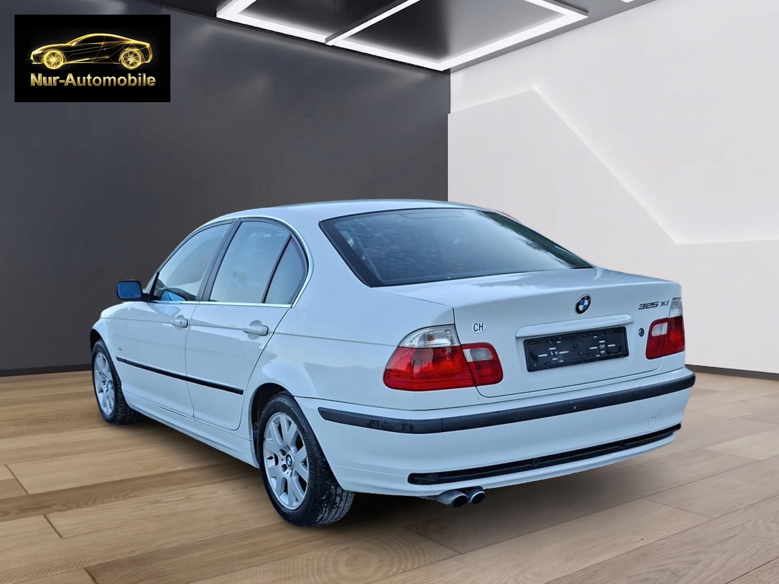 BMW 325xi-showroom-element-2