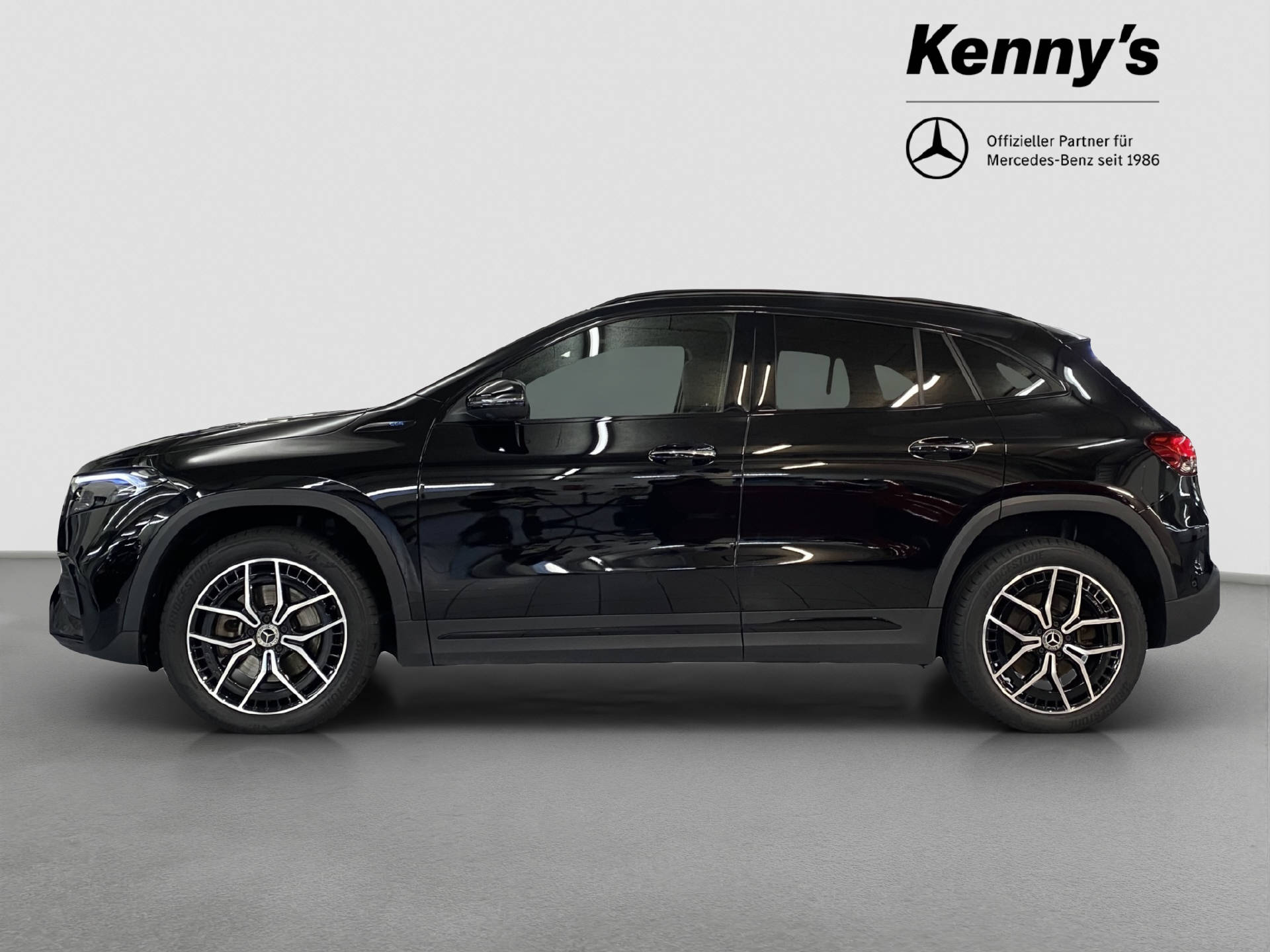 MERCEDES-BENZ EQA 350 AMG Line 4MATIC-showroom-element-3
