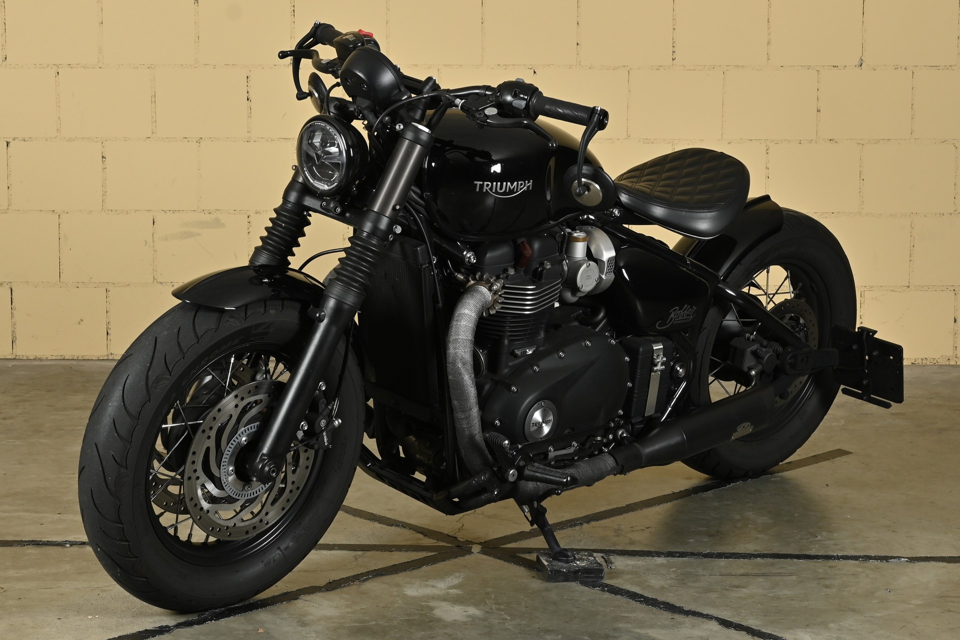 TRIUMPH Bonneville 1200 Bobber-image-8