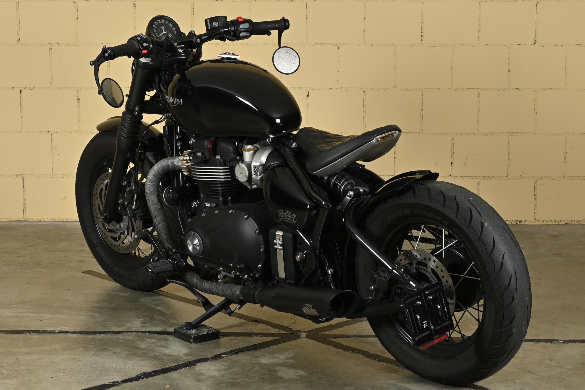 TRIUMPH Bonneville 1200 Bobber-image-4
