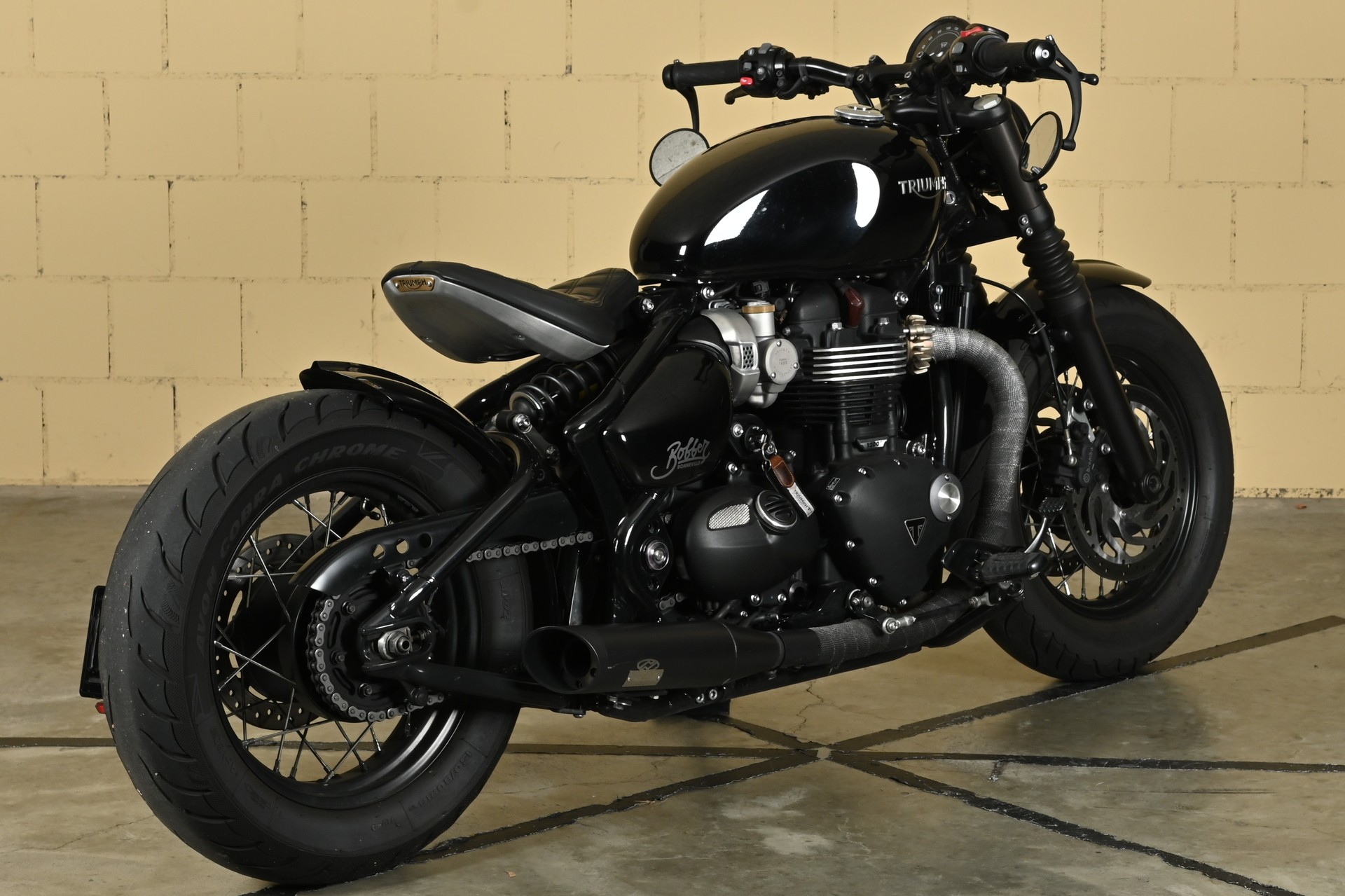 TRIUMPH Bonneville 1200 Bobber-image-5
