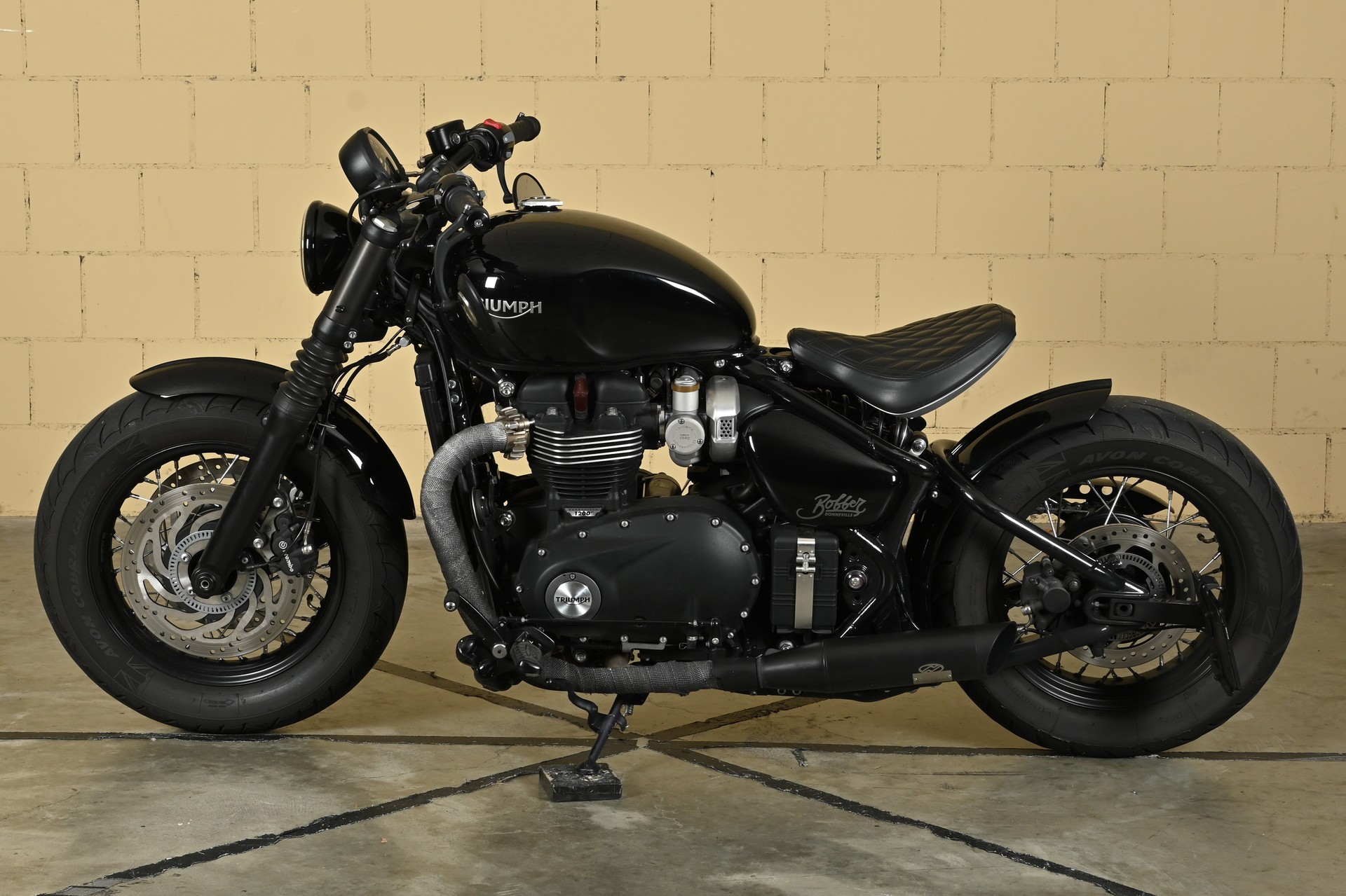 TRIUMPH Bonneville 1200 Bobber-image-3