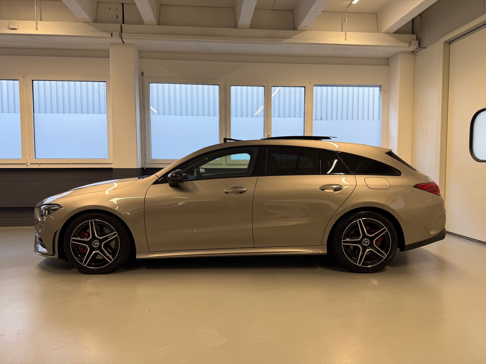 MERCEDES-BENZ CLA Shooting Brake 250 4Matic 7G-DCT AMG Line-showroom-element-2