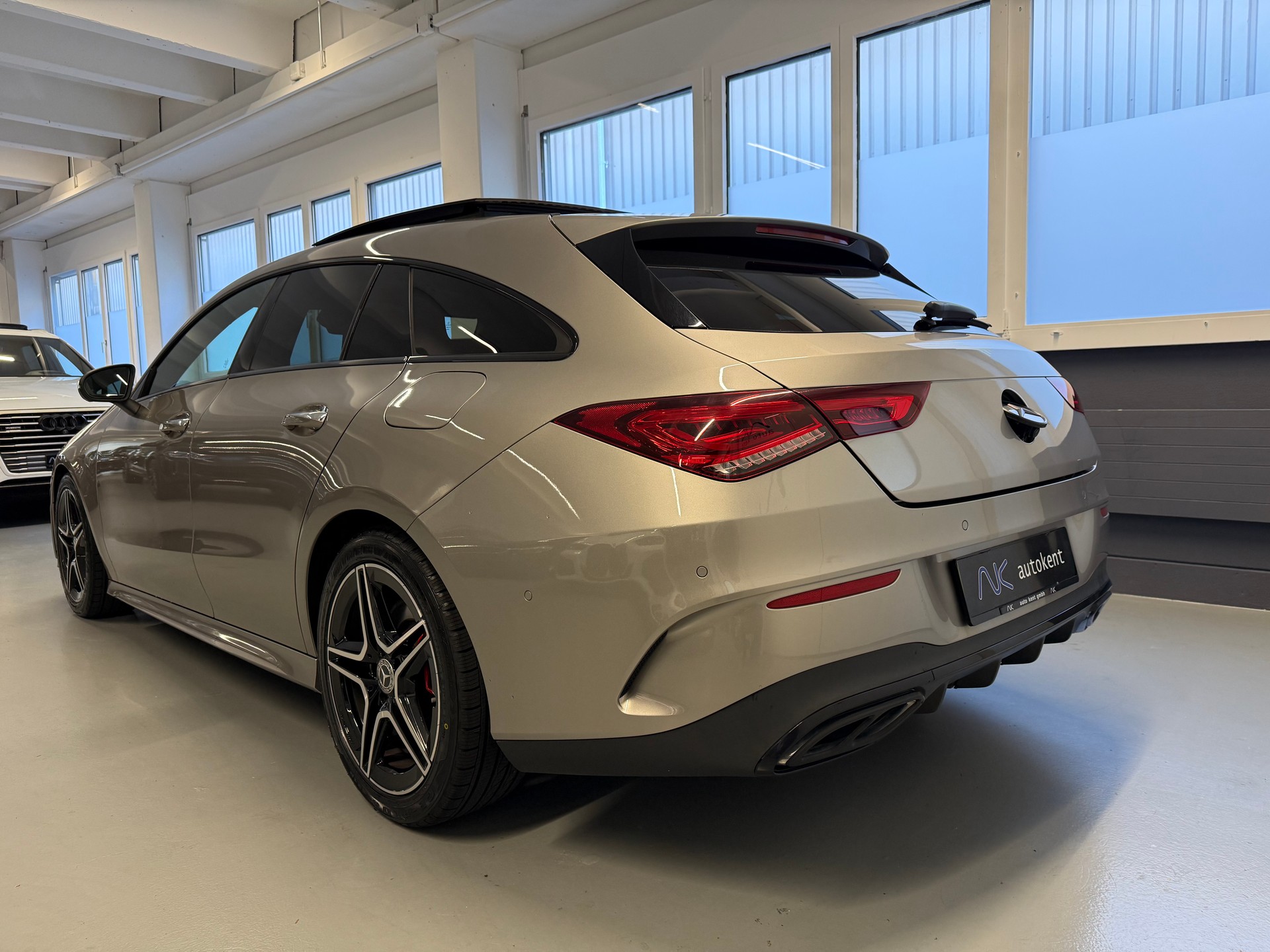 MERCEDES-BENZ CLA Shooting Brake 250 4Matic 7G-DCT AMG Line-showroom-element-3