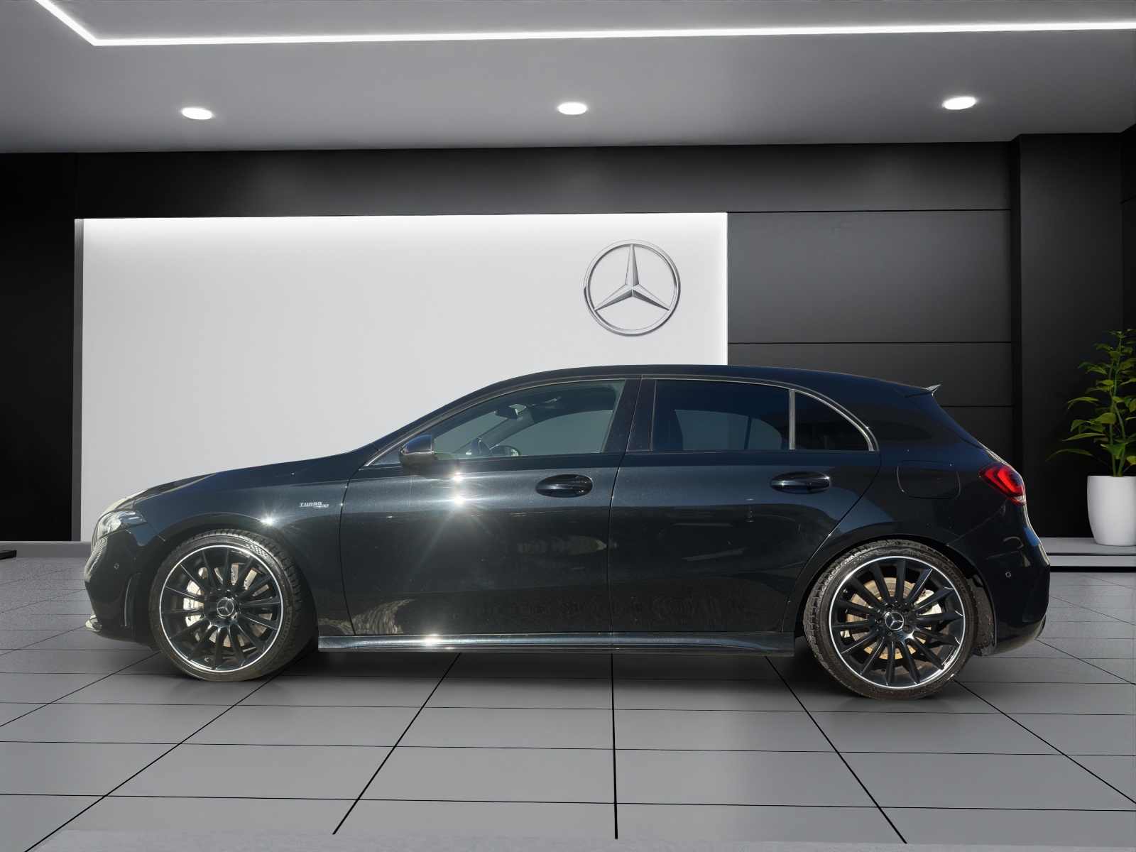 MERCEDES-BENZ A 35 AMG 4Matic-showroom-element-2