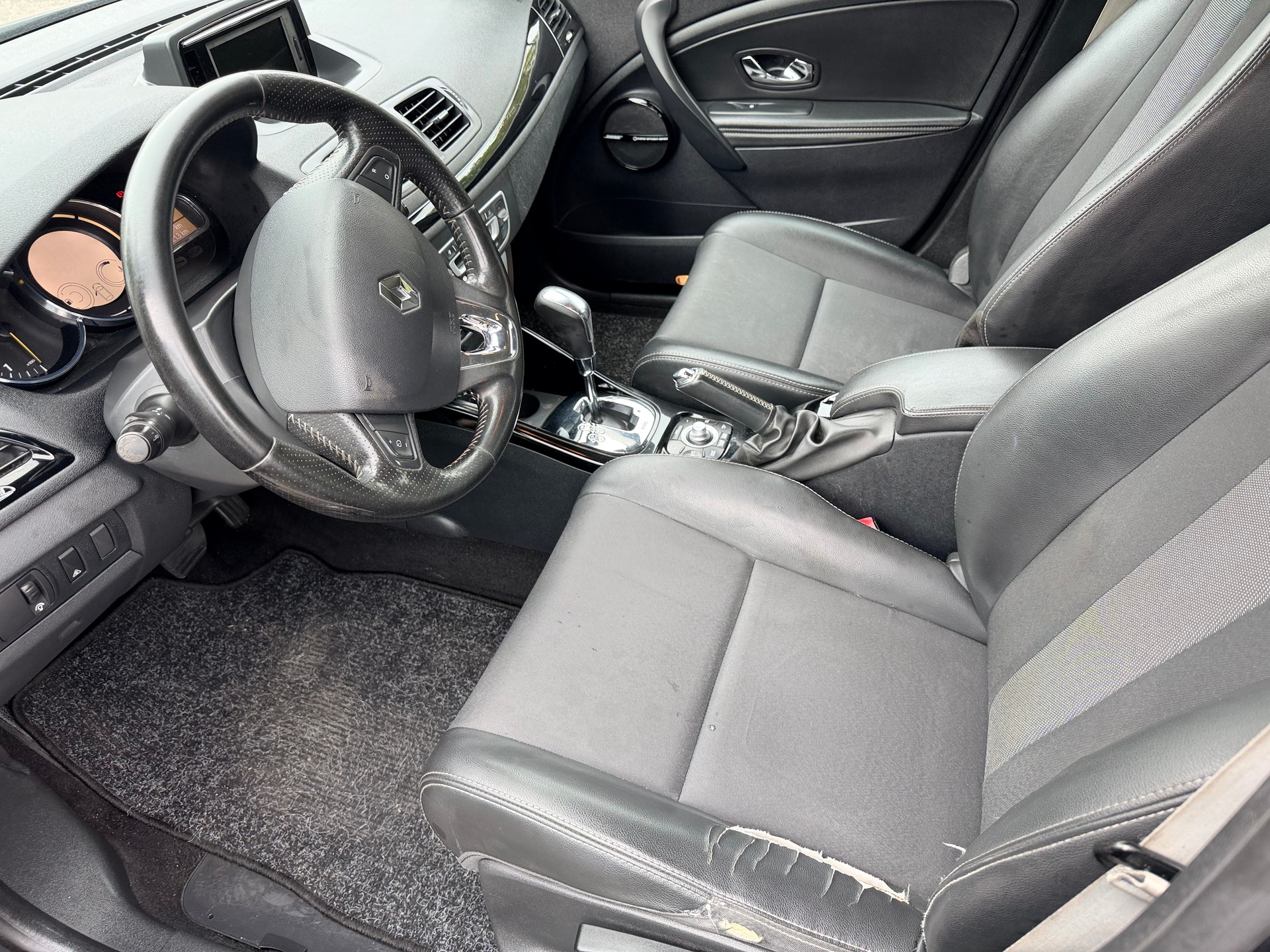 RENAULT Mégane Grandtour 1.5 dCi Dynamique EDC-image-16