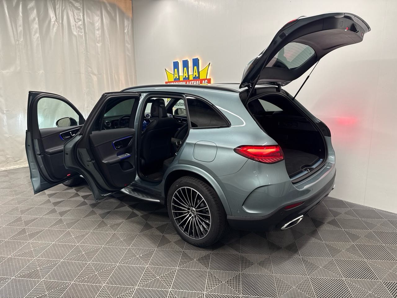 MERCEDES-BENZ GLC 300 de 4Matic EQ Star 9G-Tronic-image-14