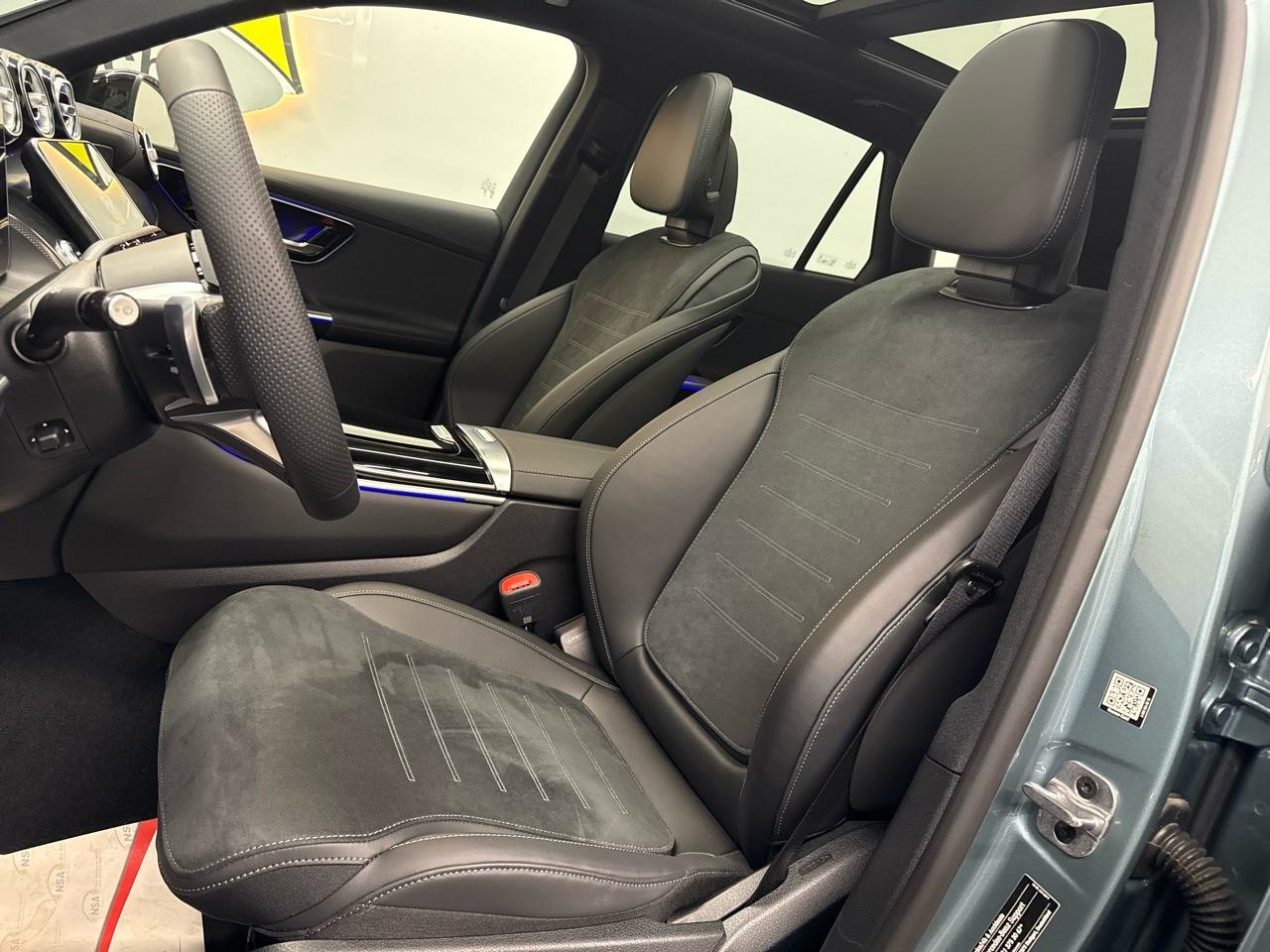 MERCEDES-BENZ GLC 300 de 4Matic EQ Star 9G-Tronic-showroom-element-3
