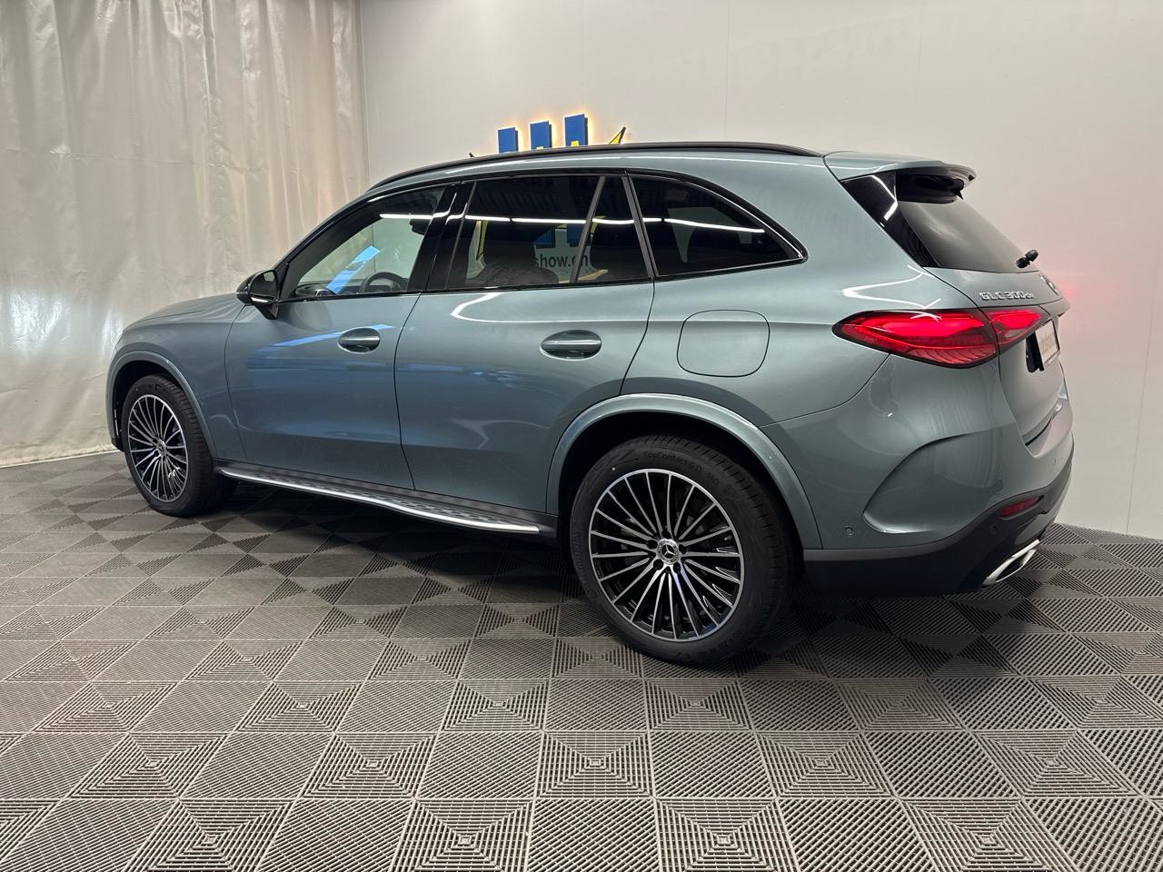 MERCEDES-BENZ GLC 300 de 4Matic EQ Star 9G-Tronic-showroom-element-1