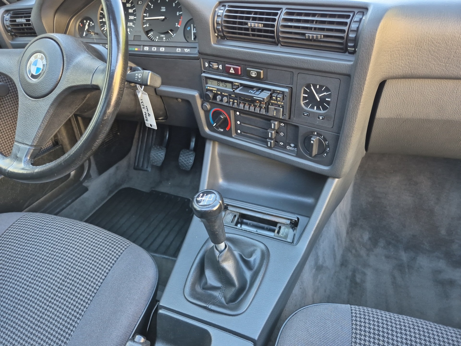 BMW 323i CH-image-16