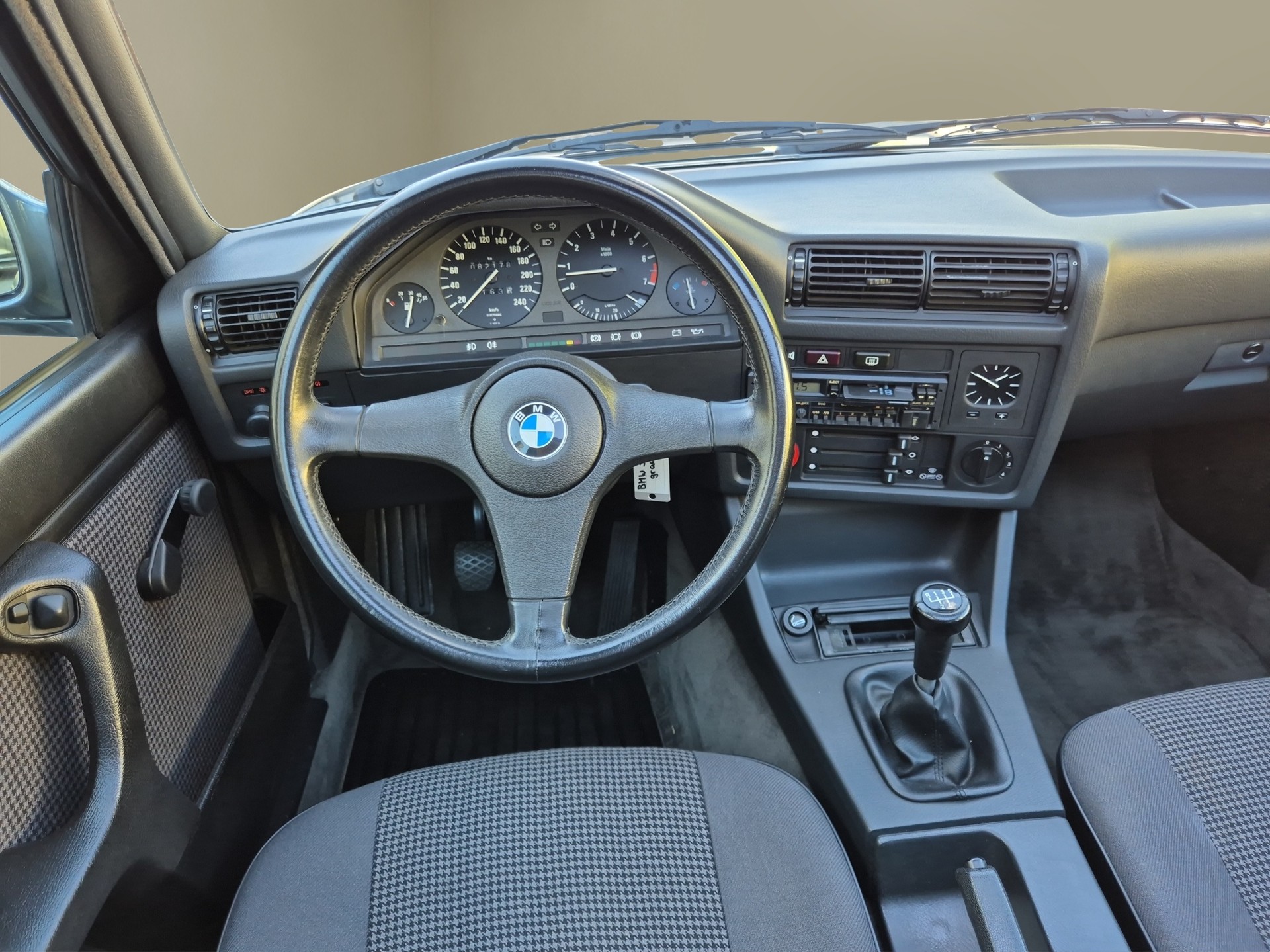 BMW 323i CH-image-11