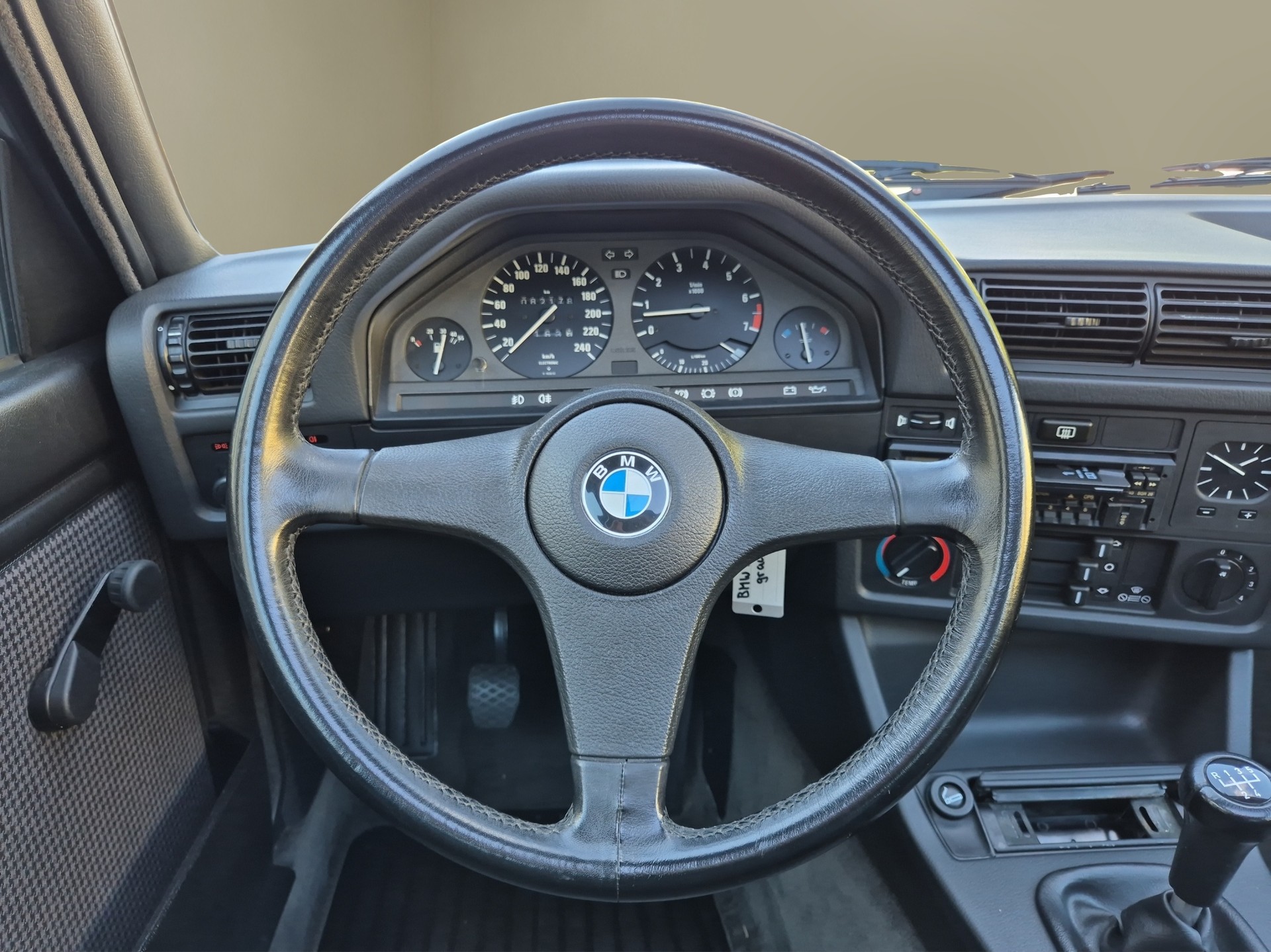 BMW 323i CH-image-12