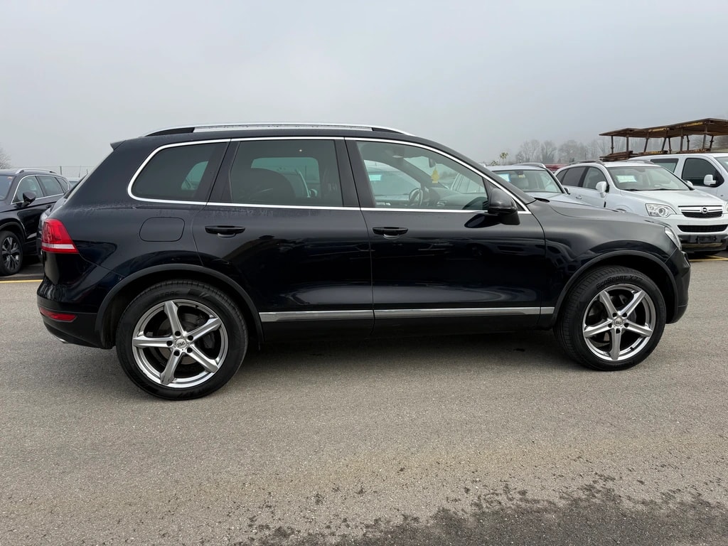 VW Touareg 3.0 TDI BlueMotion Technology Tiptronic-image-2
