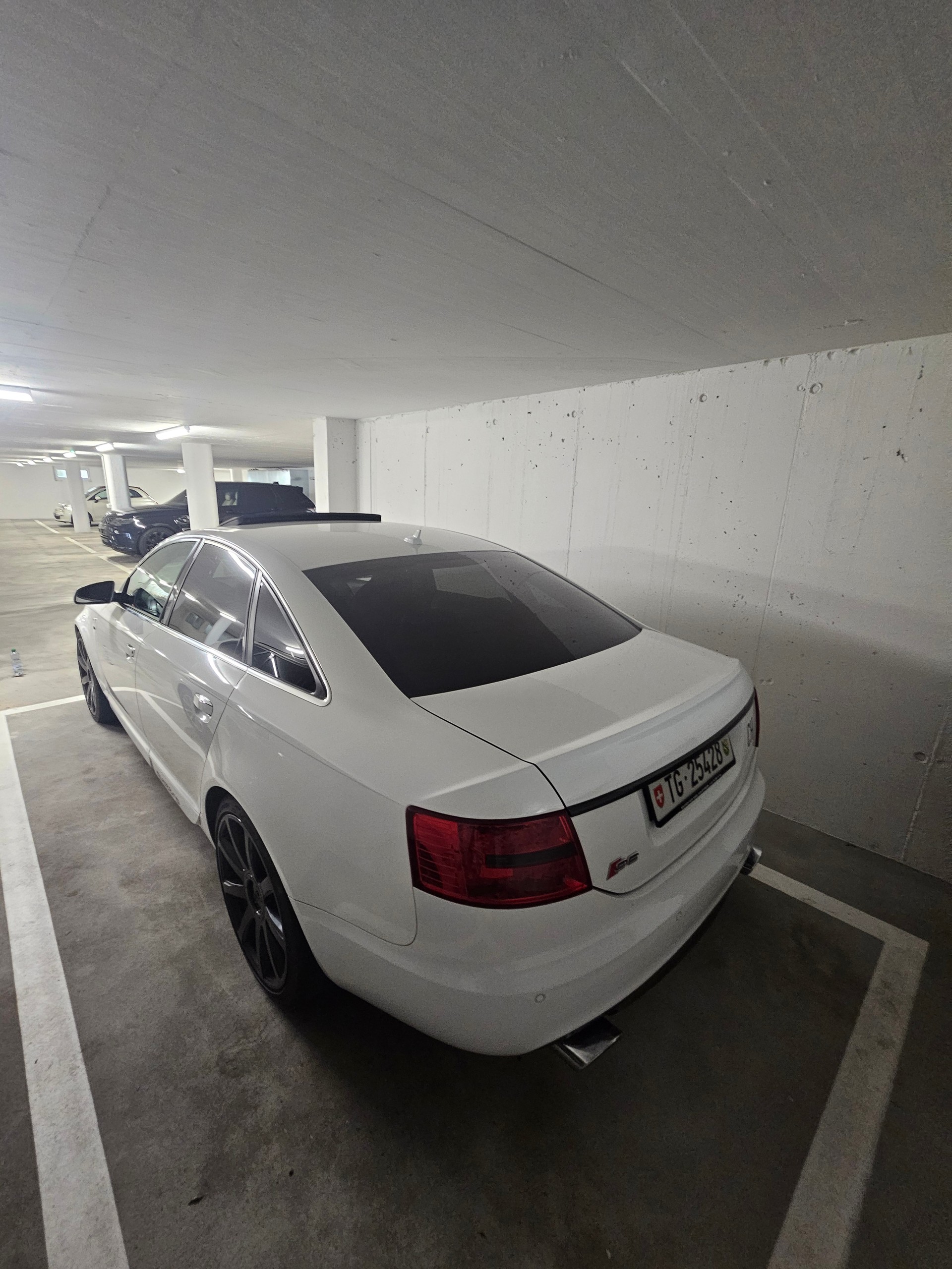 AUDI 5.2 V10 FSI quattro-image-2