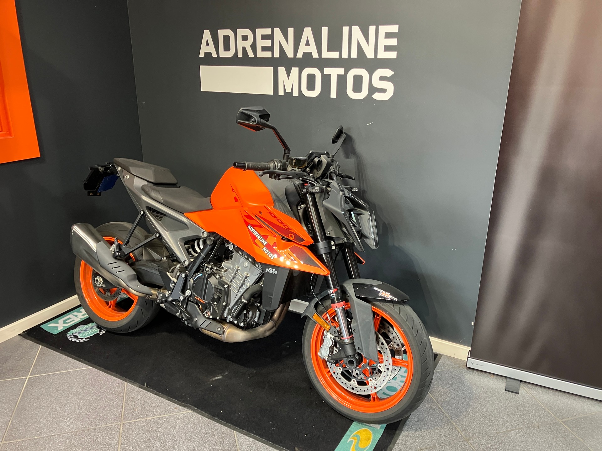 KTM 990 Duke-image-1