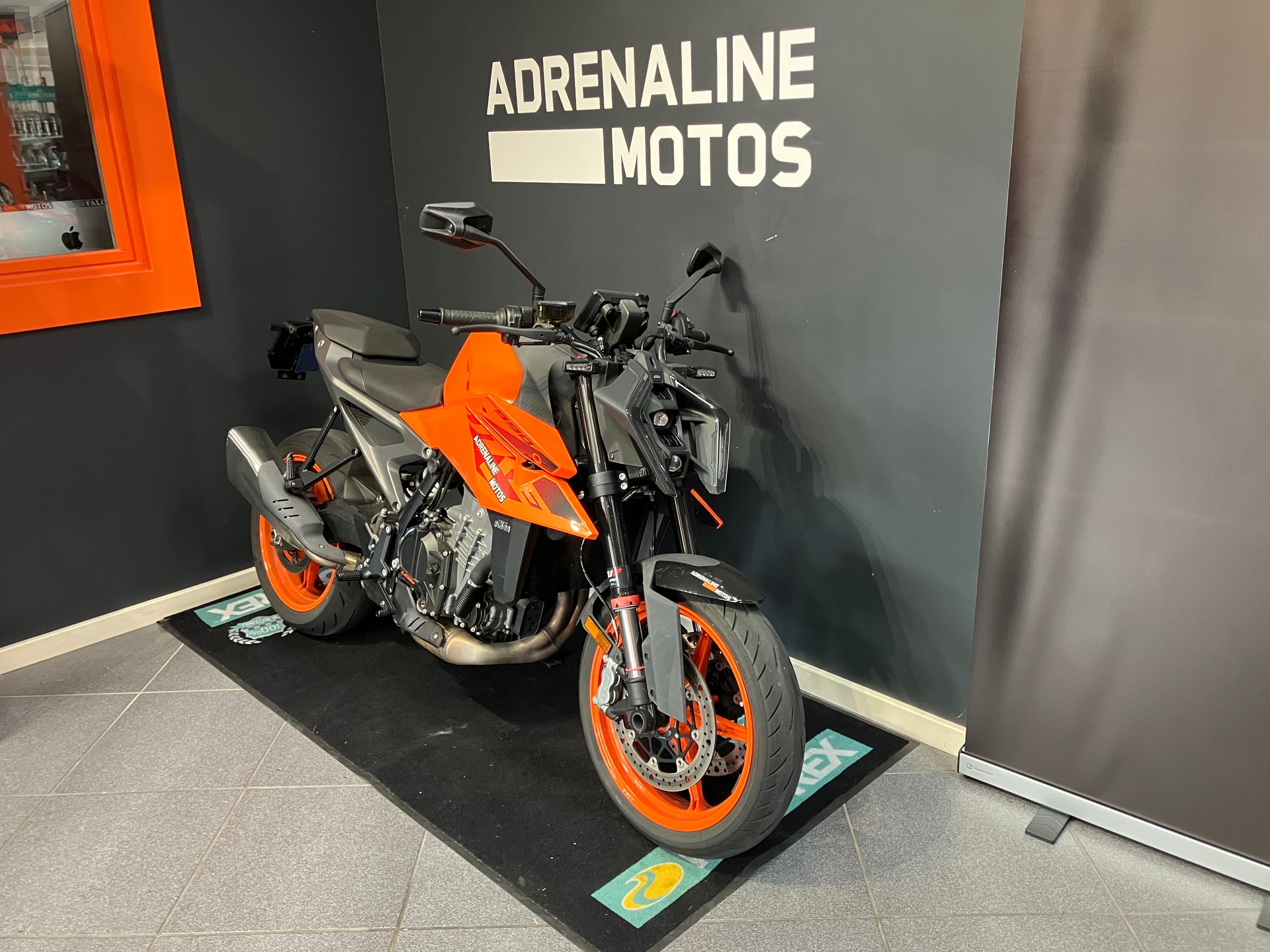 KTM 990 Duke-image-2