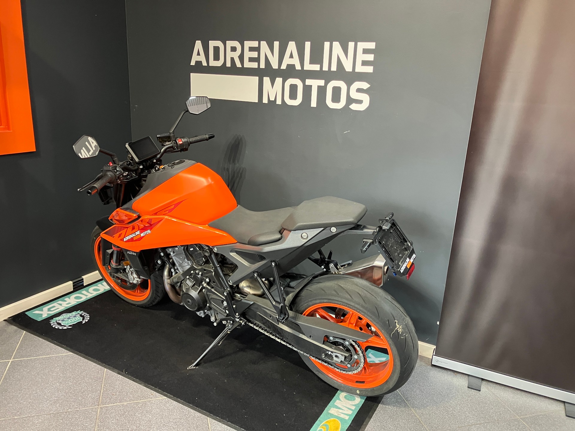 KTM 990 Duke-image-4