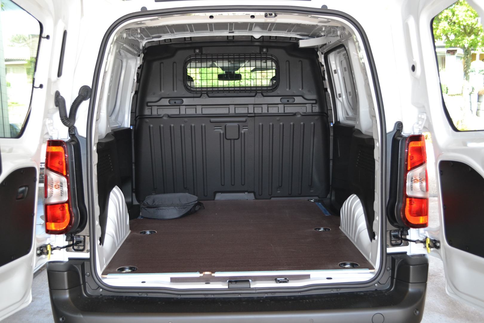 PEUGEOT Partner-e 50kWh Premium-image-5