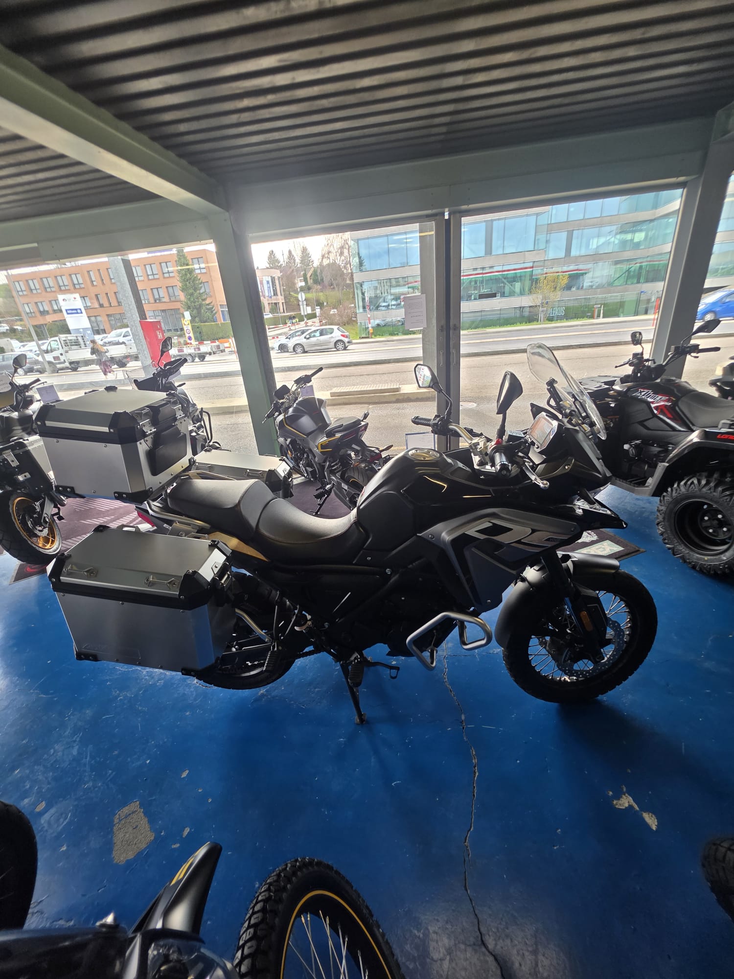 VOGE 650DSX-image-1