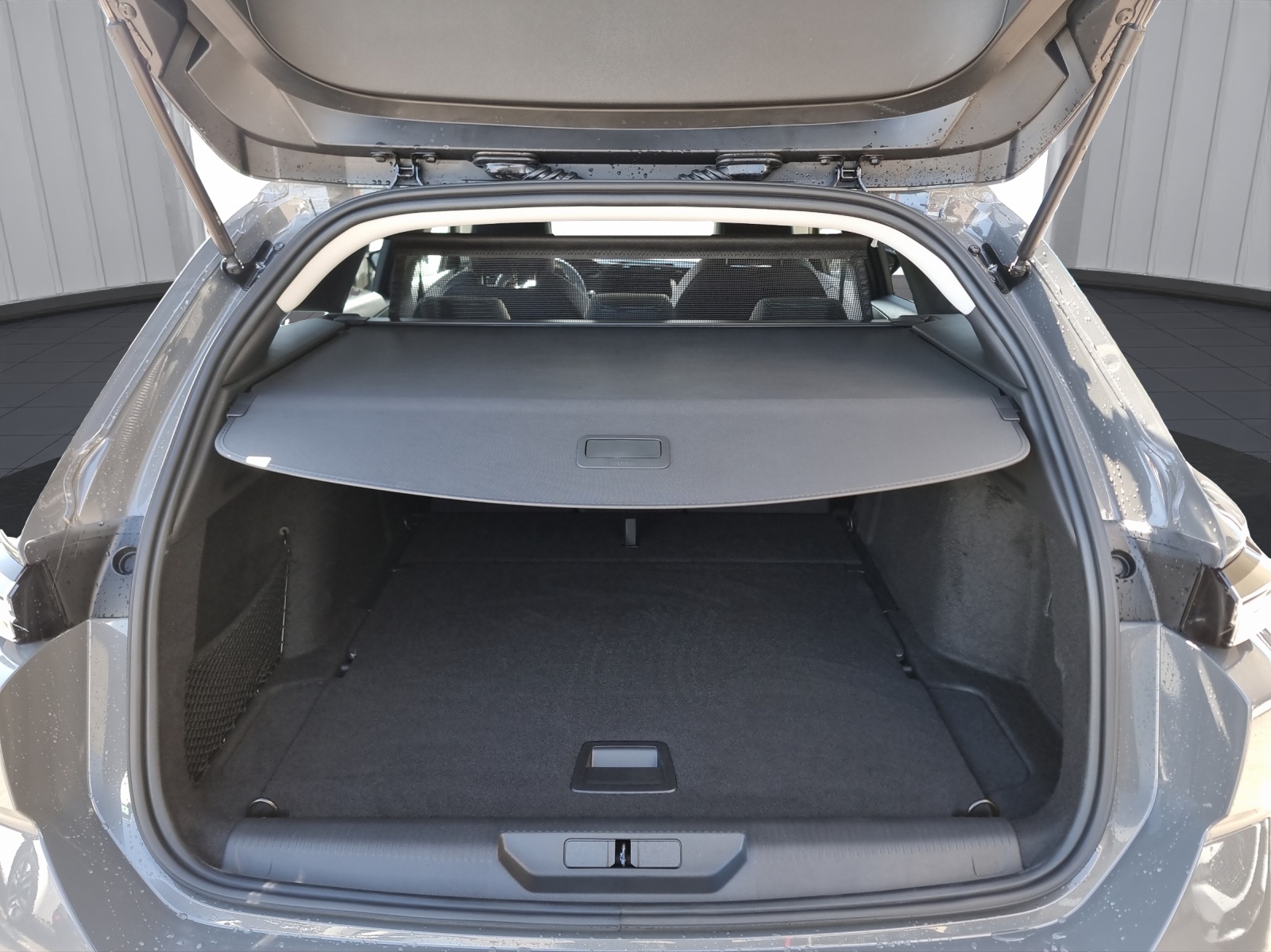 PEUGEOT 308SW 1.2 HEV Allure-image-12