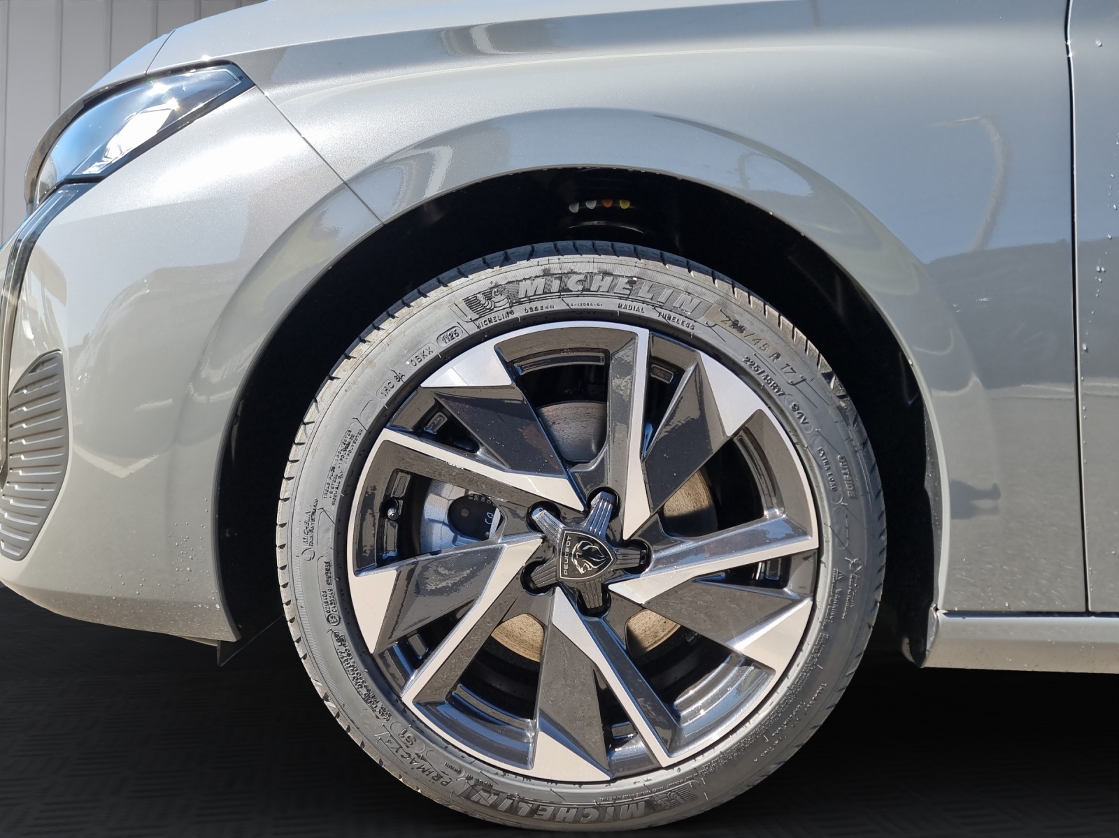 PEUGEOT 308SW 1.2 HEV Allure-image-7