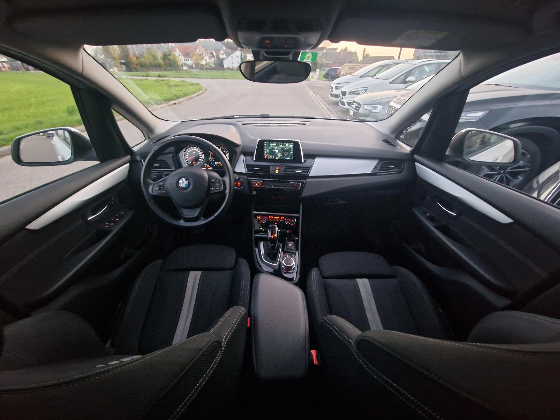 BMW 218d xDrive Gran Tourer Steptronic M Sport-image-5