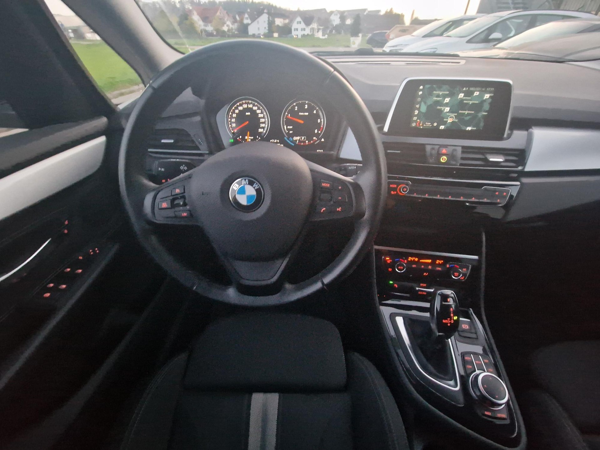 BMW 218d xDrive Gran Tourer Steptronic M Sport-image-6