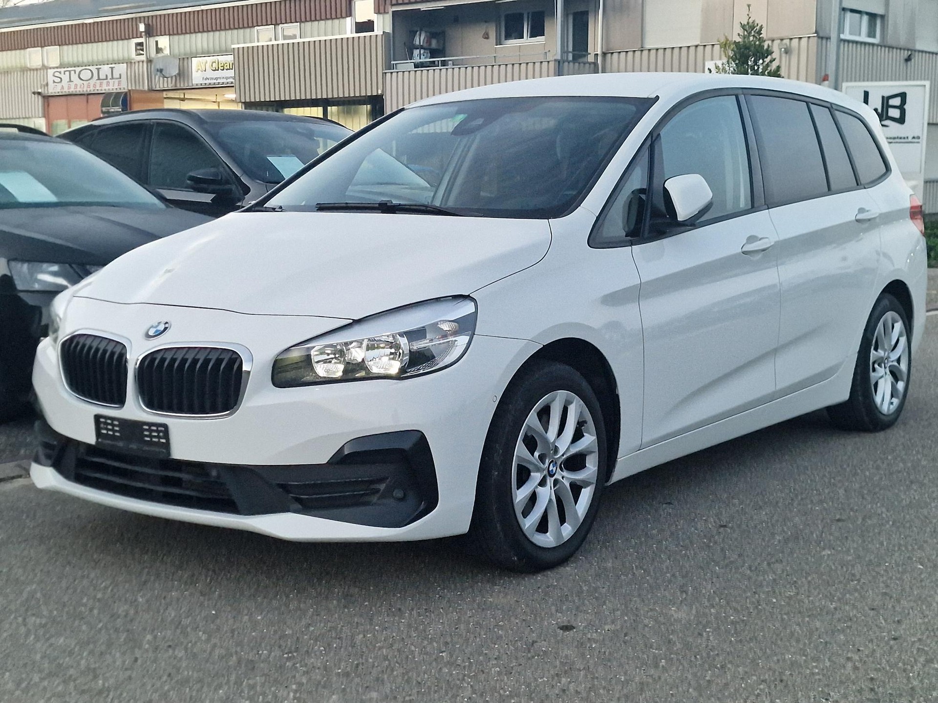 BMW 218d xDrive Gran Tourer Steptronic M Sport-image-13