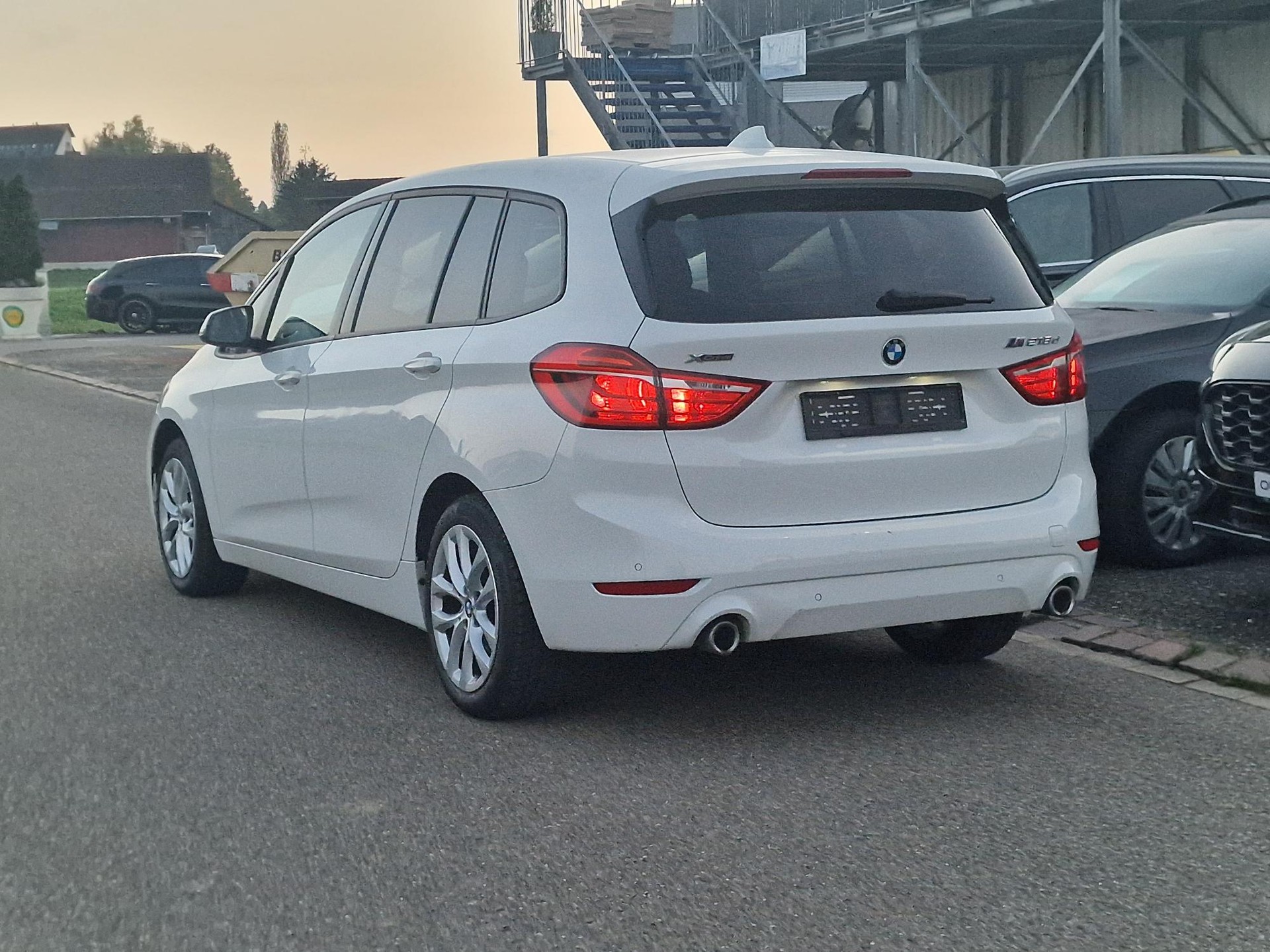 BMW 218d xDrive Gran Tourer Steptronic M Sport-image-4