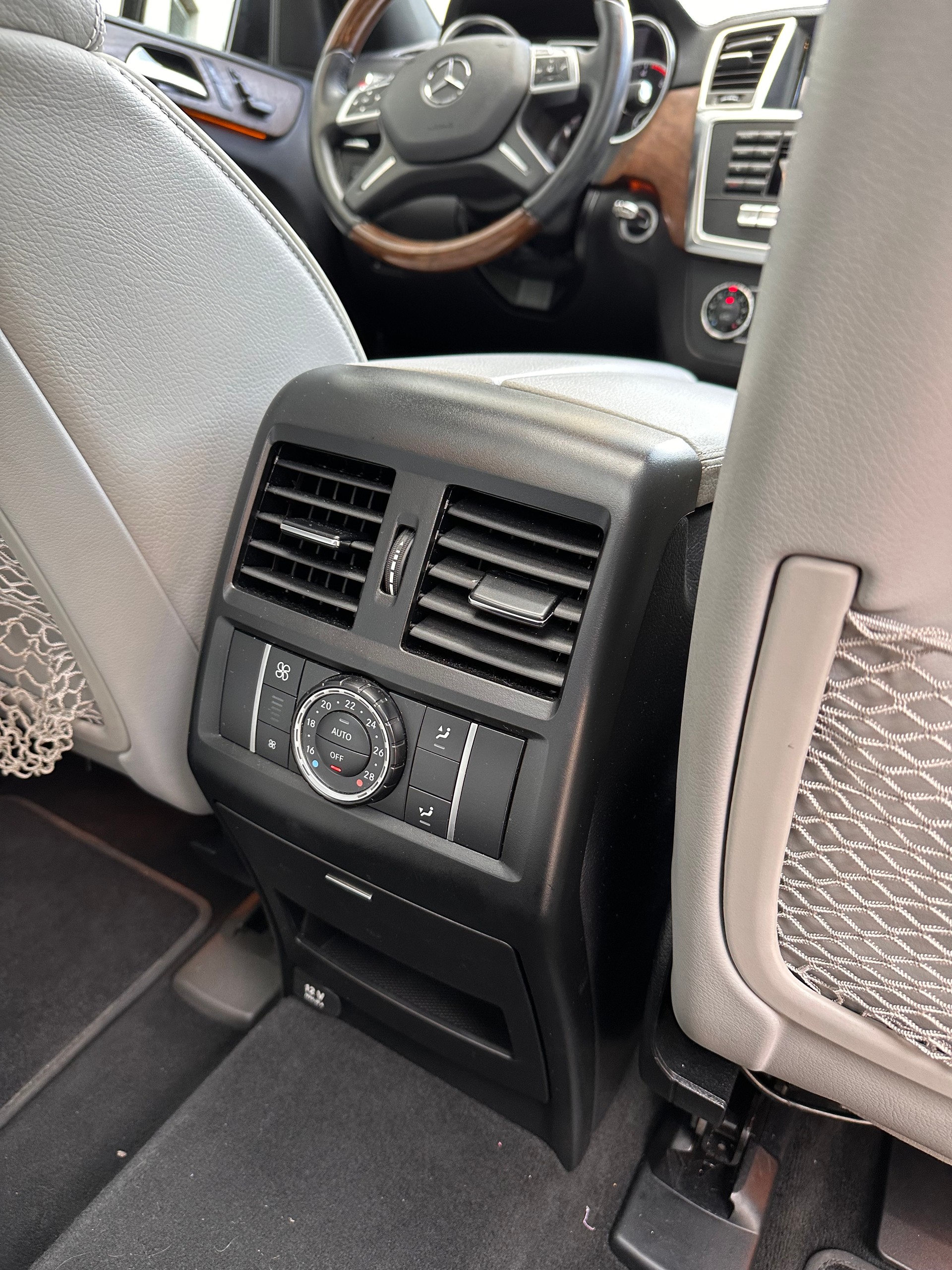 MERCEDES-BENZ GL 350 AHK 3500Kg FRISCH MFK-image-10