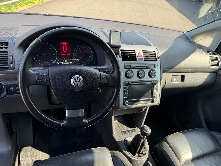 VW CrossTouran 2.0 TDI-image-5