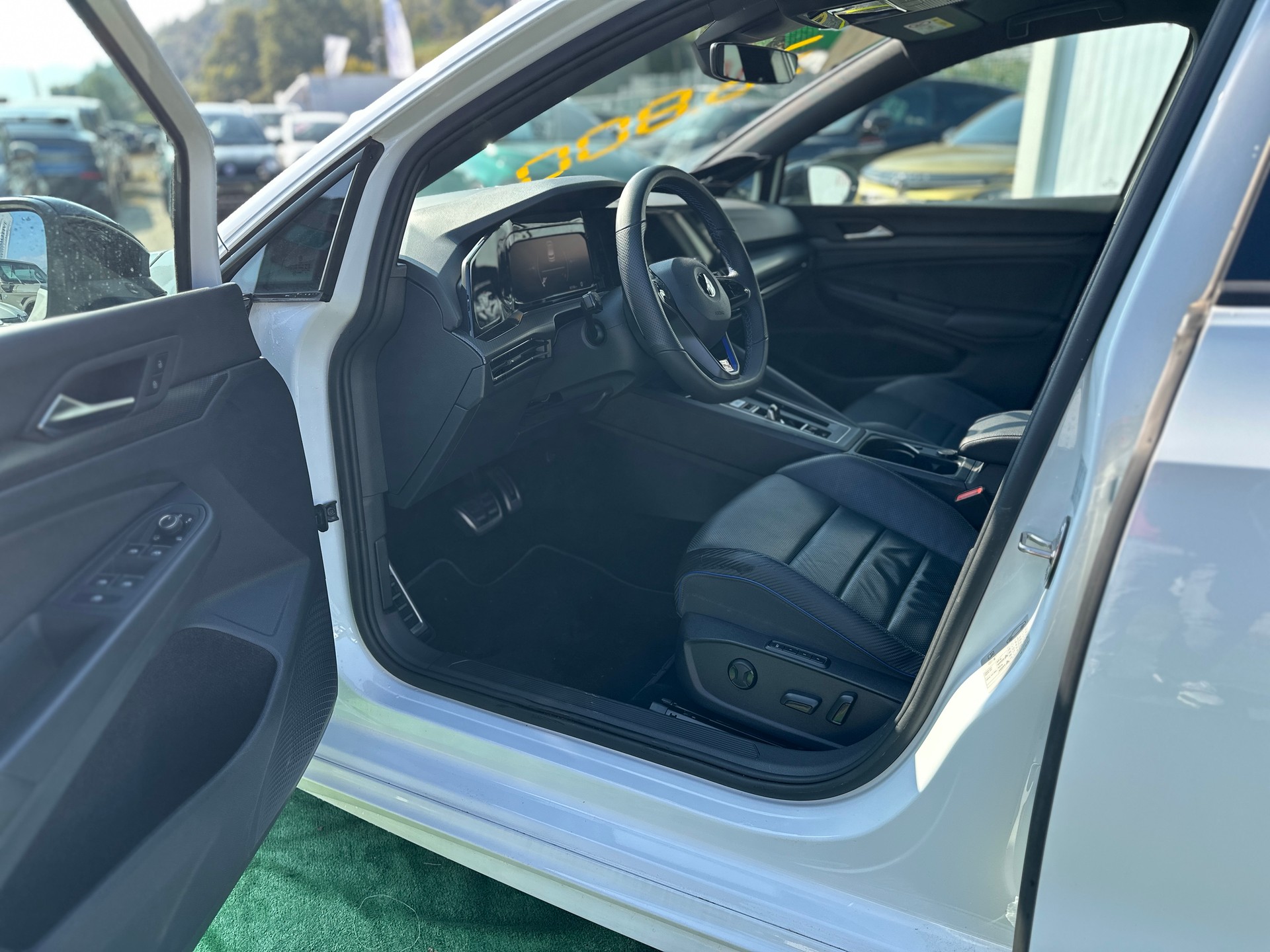 VW Golf 2.0 TSI R DSG 4Motion-image-8