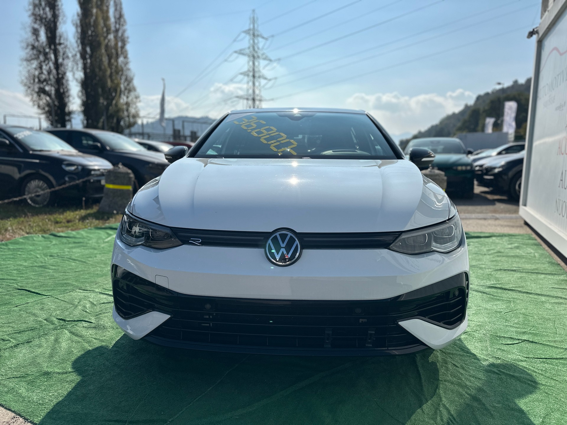 VW Golf 2.0 TSI R DSG 4Motion-image-1