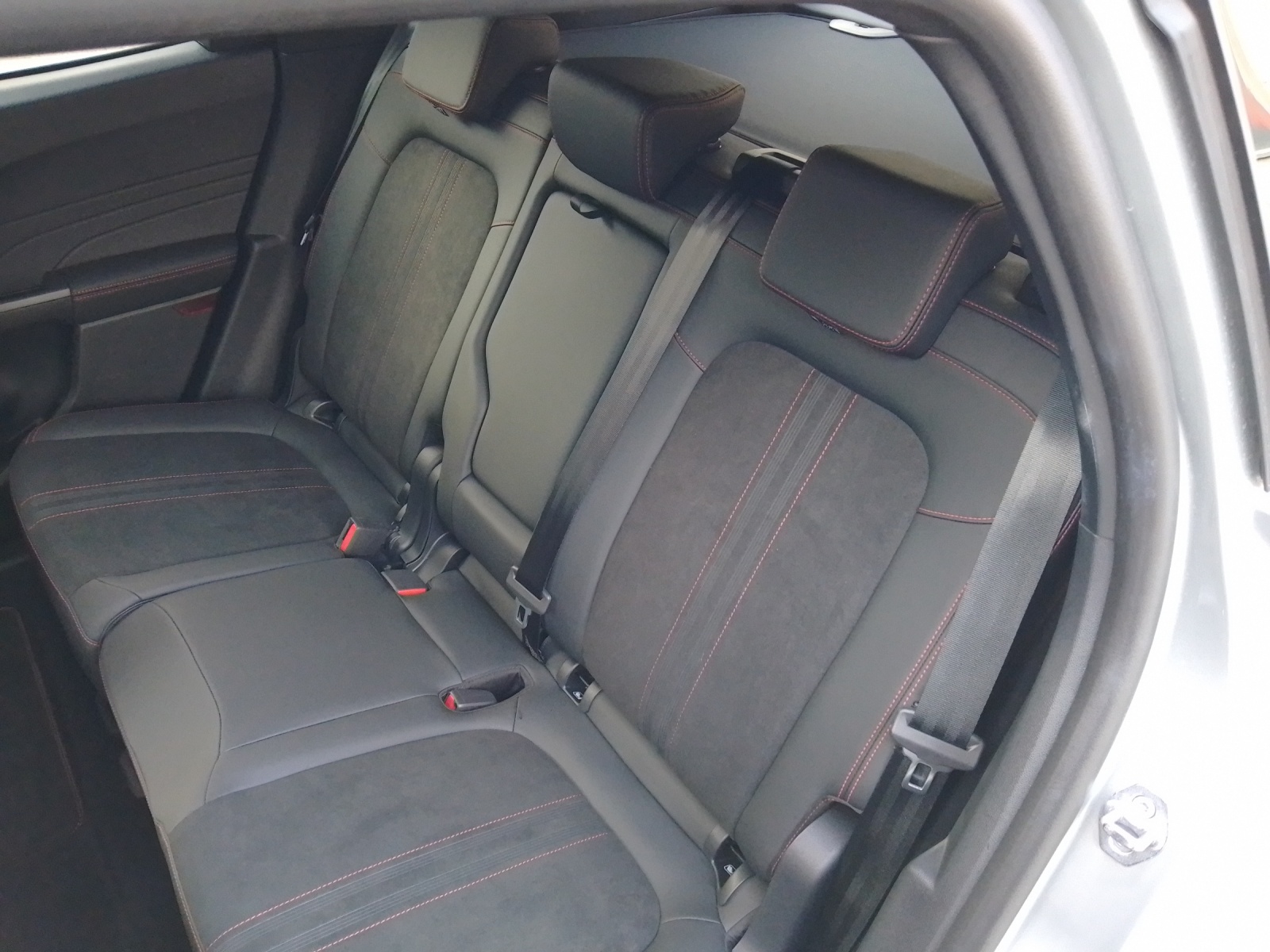 FORD Kuga 2.5 Plug-in Hybrid ST-Line X-image-9
