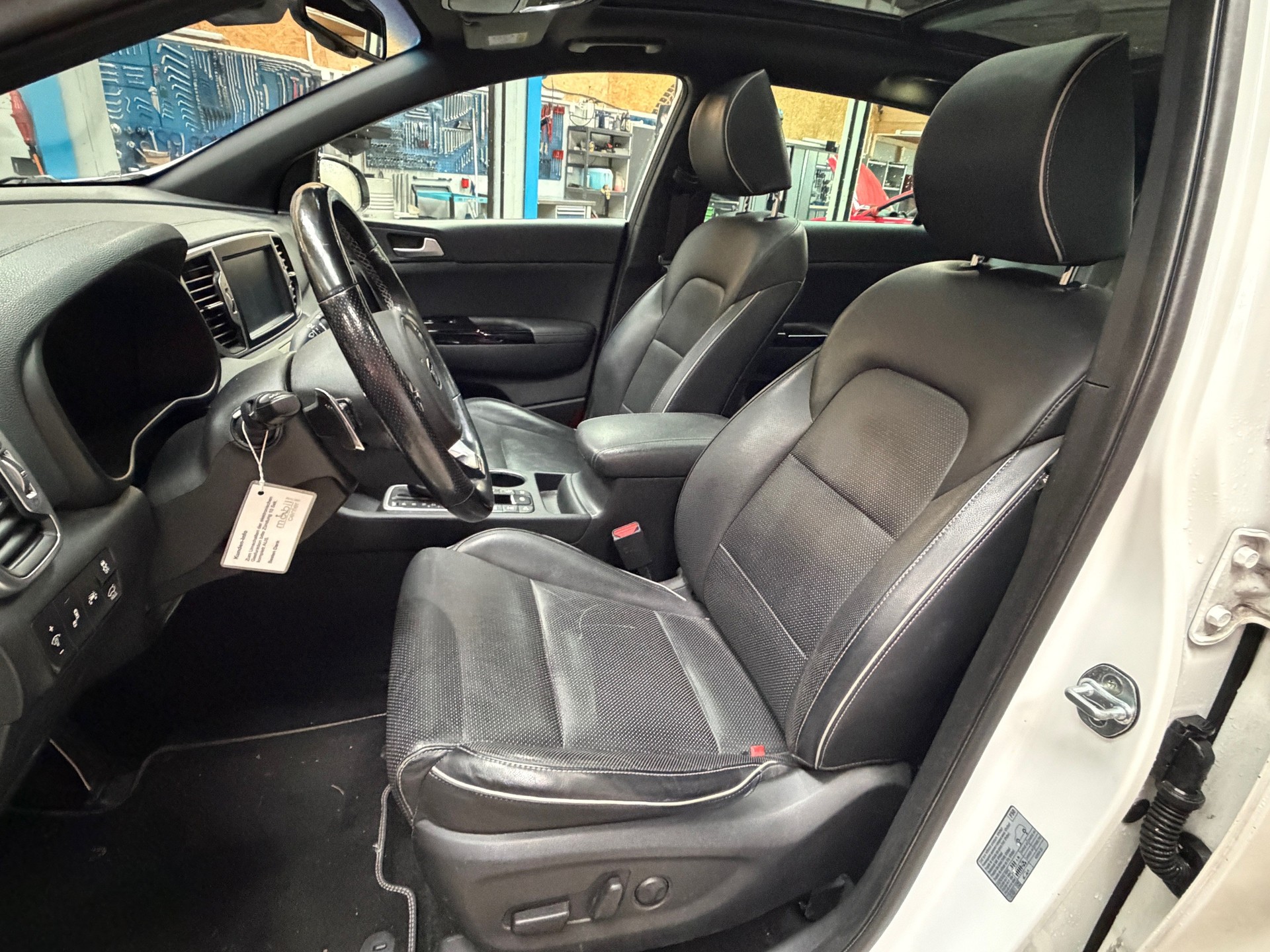 KIA Sportage 2.0CRDi Style GT Line 4WD Automat-showroom-element-3