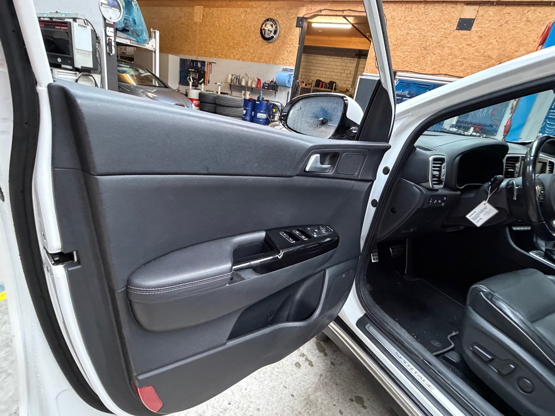 KIA Sportage 2.0CRDi Style GT Line 4WD Automat-image-10